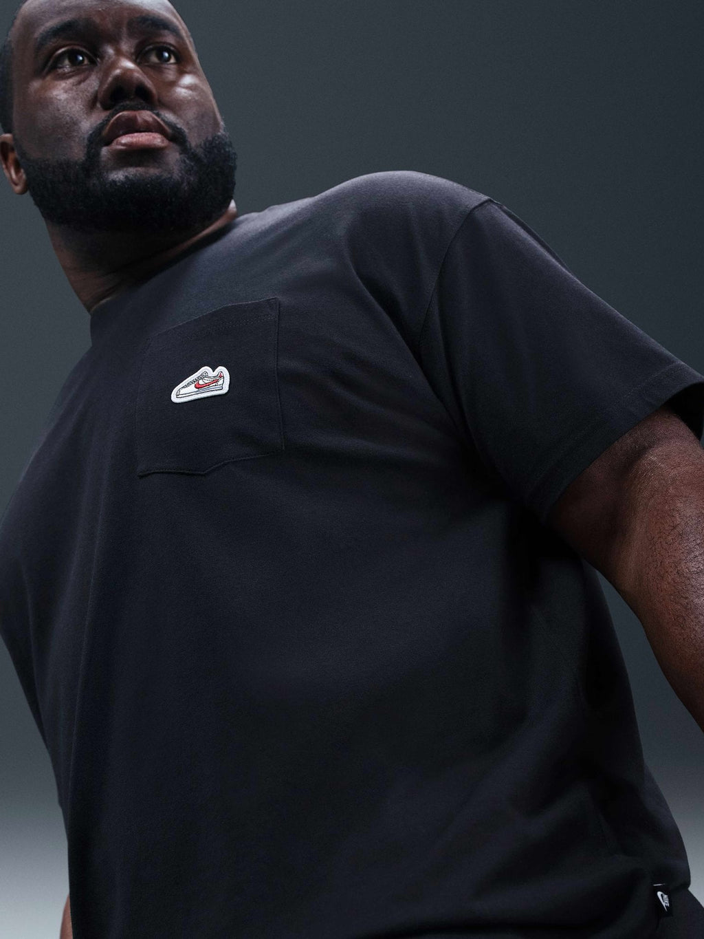NIKE Тениска U NSW TEE M90 SNKR PTCH PKT 2