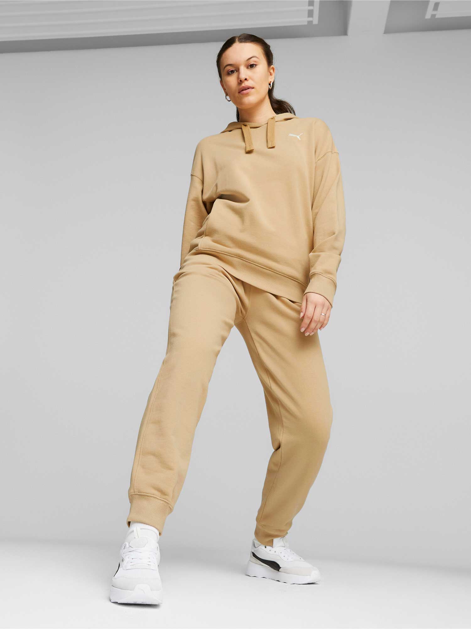 PUMA Спортно долнище HER High-Waist Pants TR