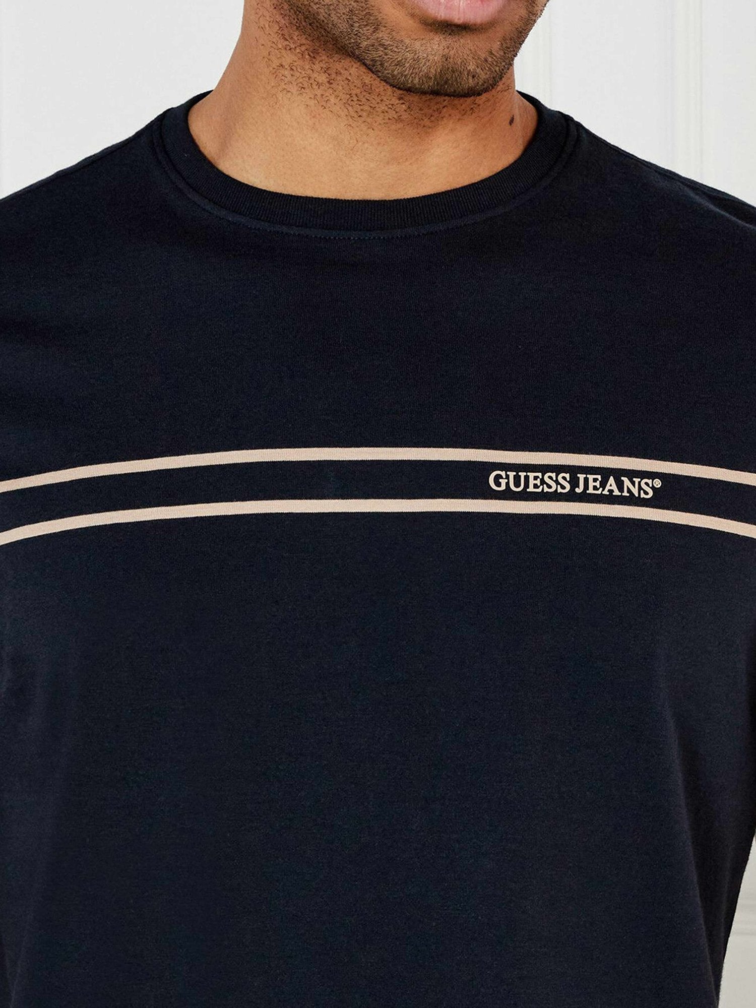 GUESS JEANS Тениска GJ SS CN REG CHEST STRIPE TEE