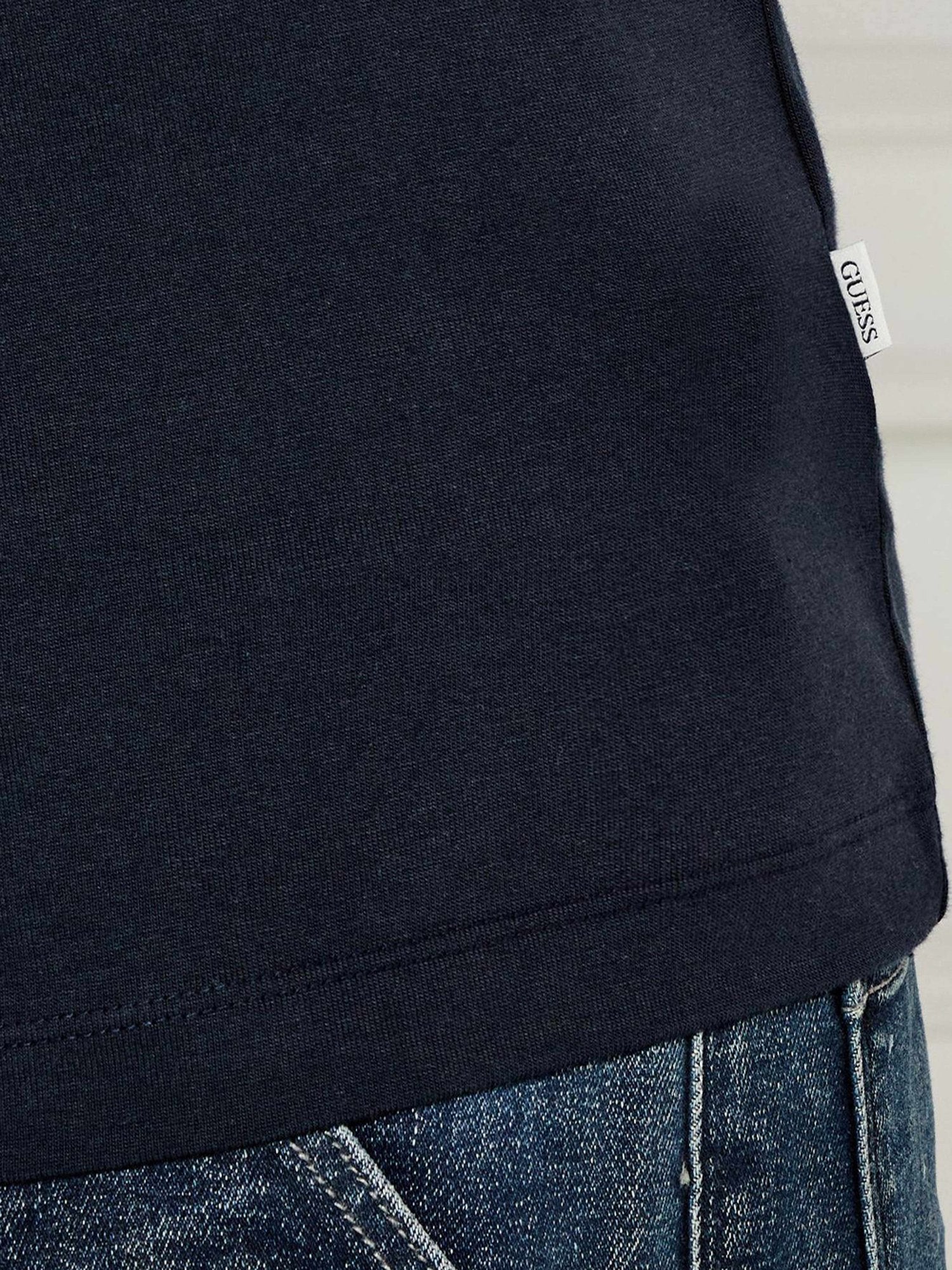 GUESS JEANS Тениска GJ SS CN REG CHEST STRIPE TEE