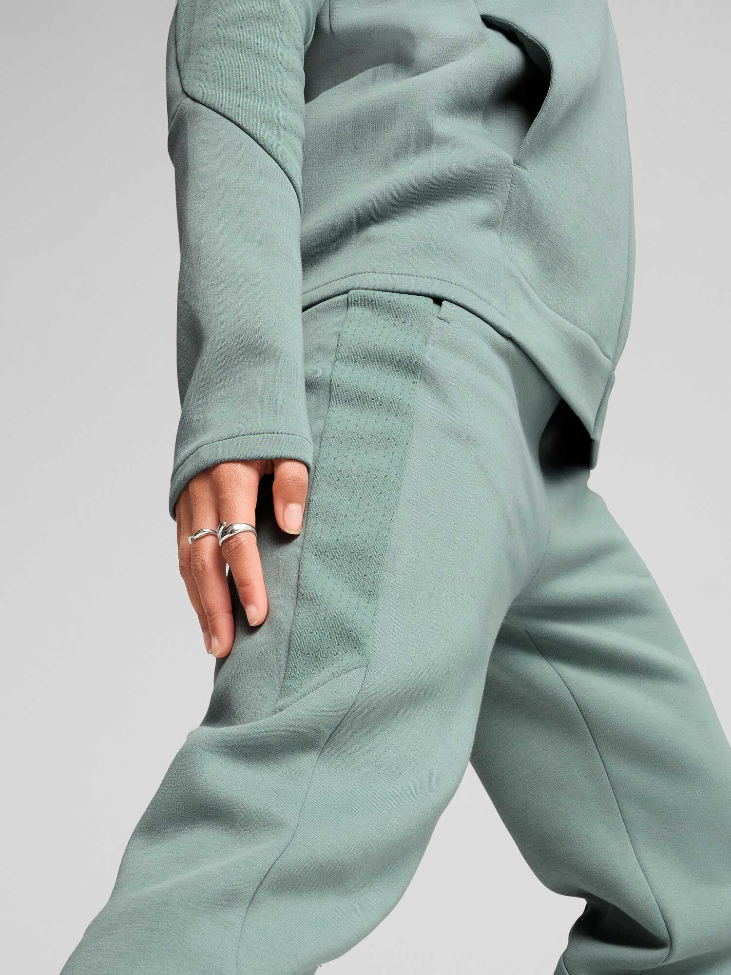 PUMA Спортно долнище EVOSTRIPE Sweatpants DK op