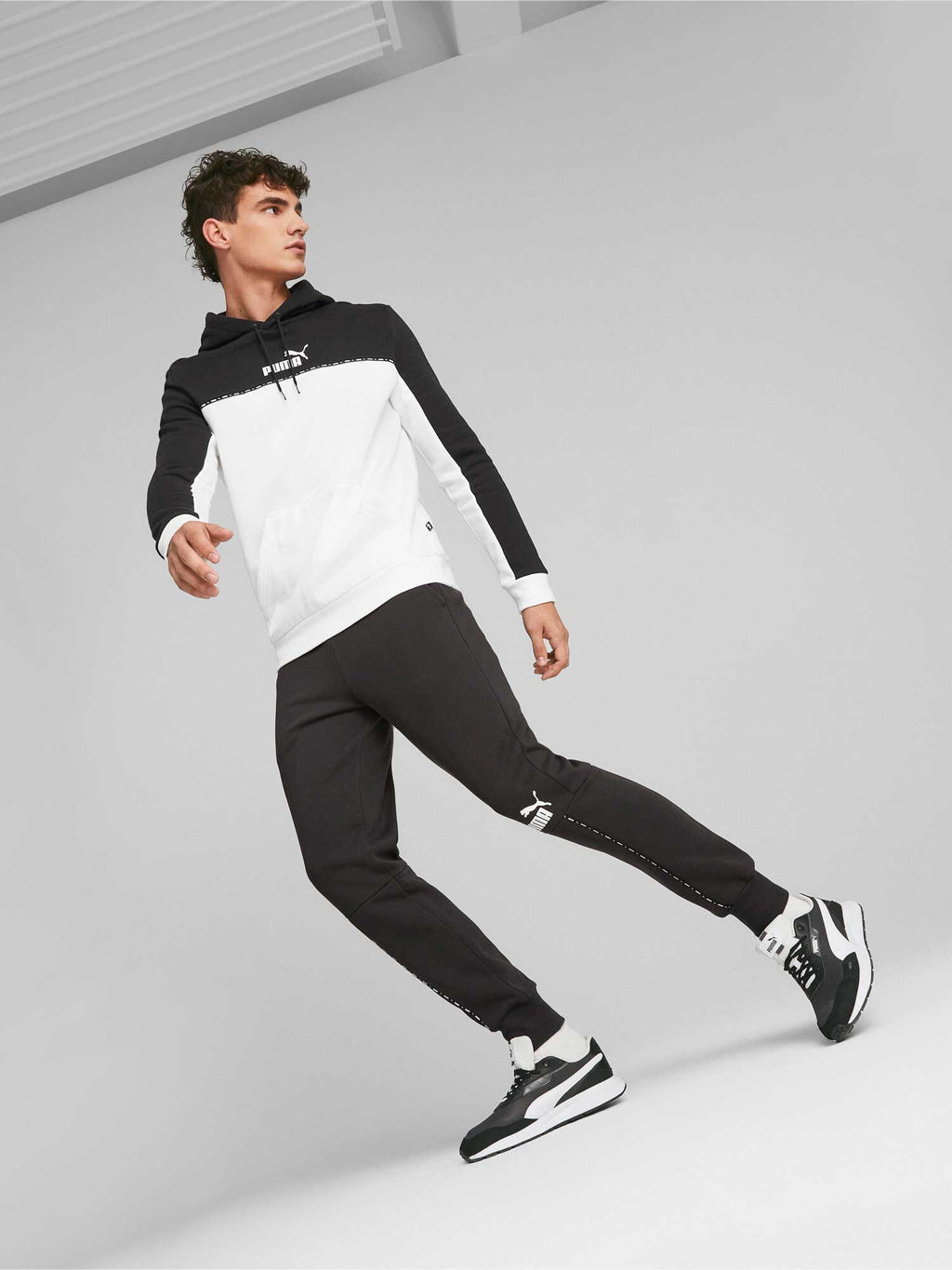 PUMA Спортно долнище ESS BLOCK x TAPE