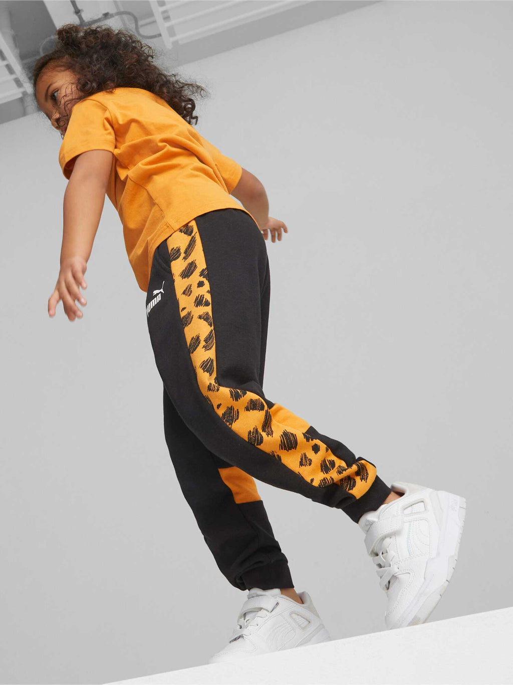 PUMA Спортно долнище ESS+ MATES TR