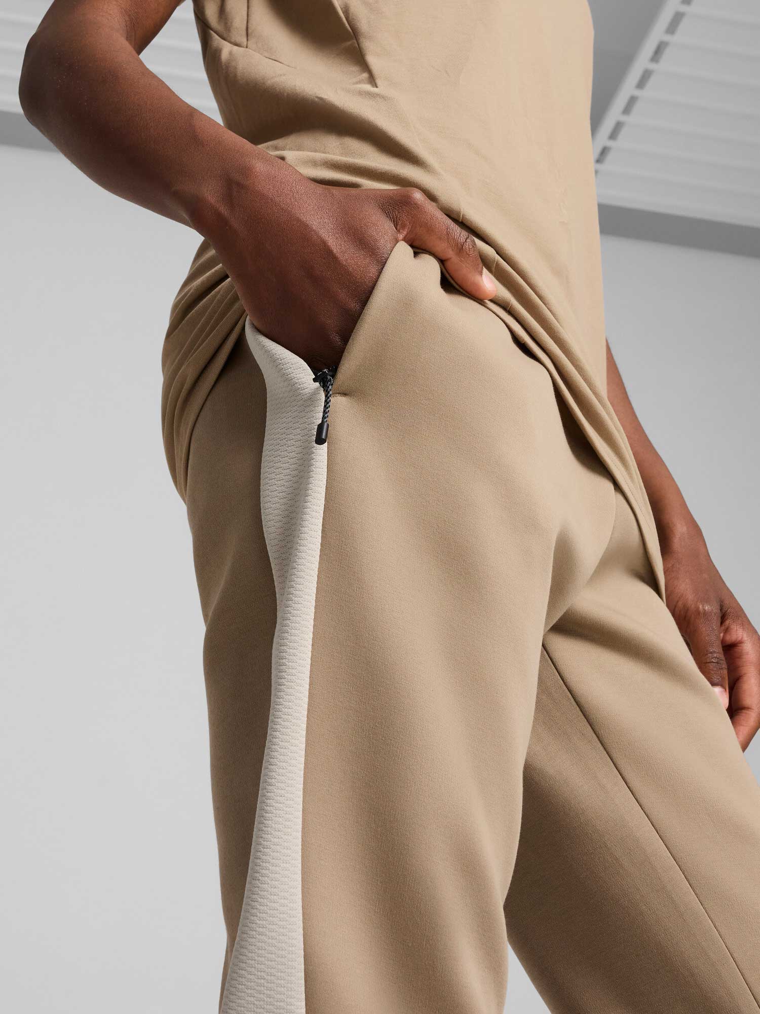 PUMA Спортно долнище EVOSTRIPE Pants DK
