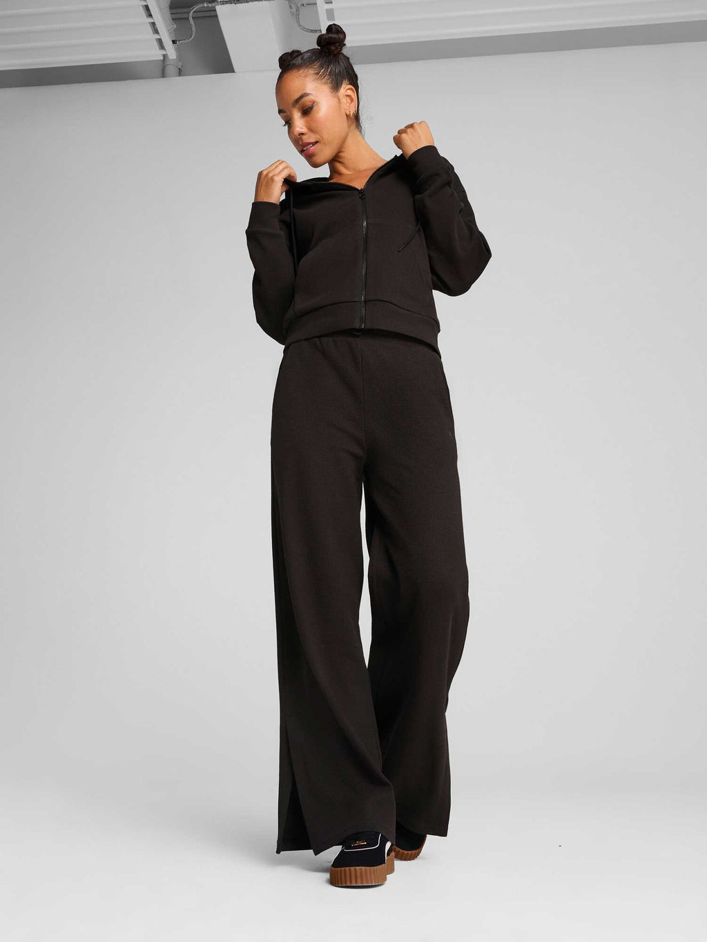 PUMA Спортно долнище HER High-Waist Sweatpants TR op