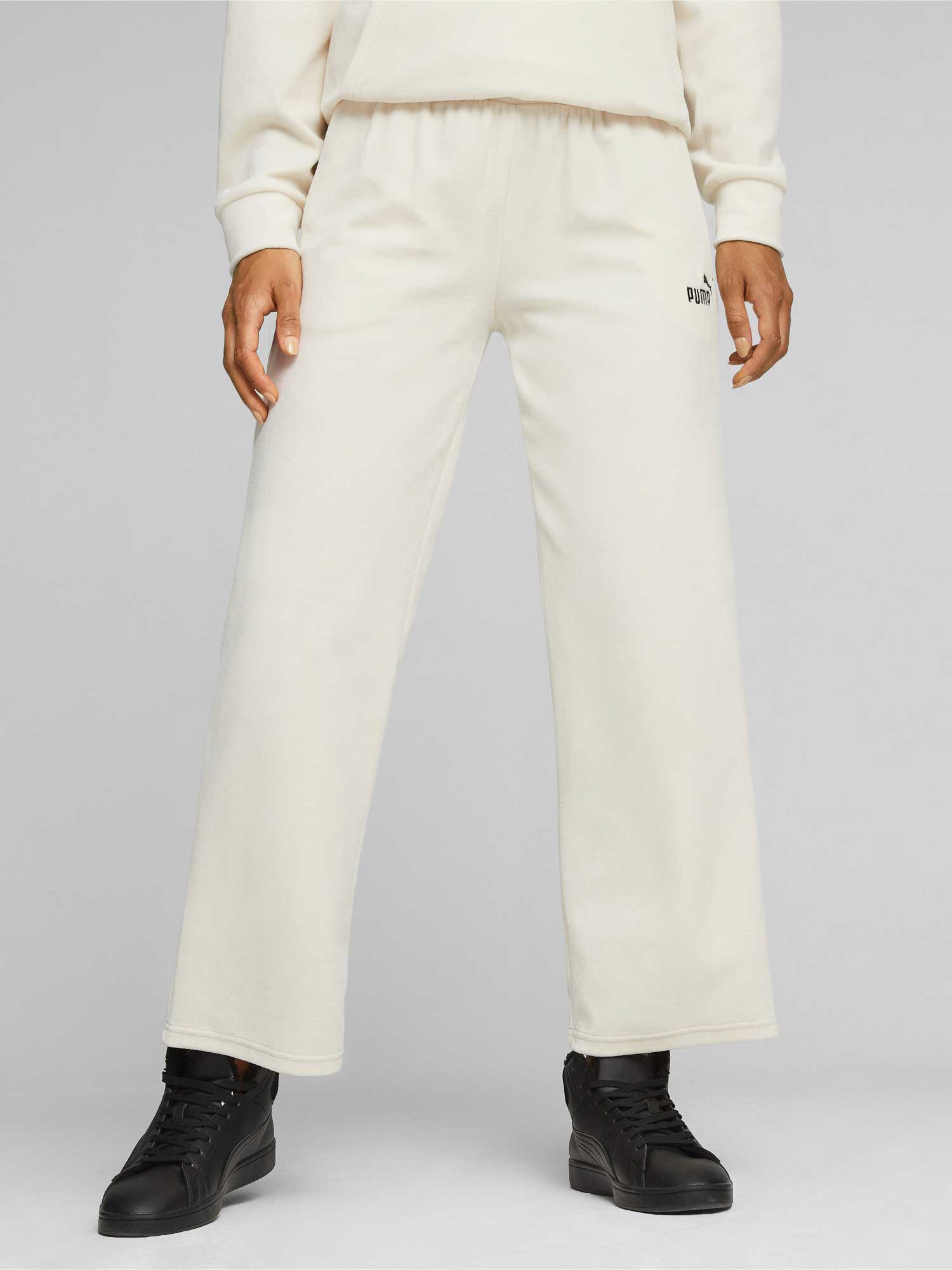 PUMA Спортно долнище ESS ELEVATED Velour Straight Pants