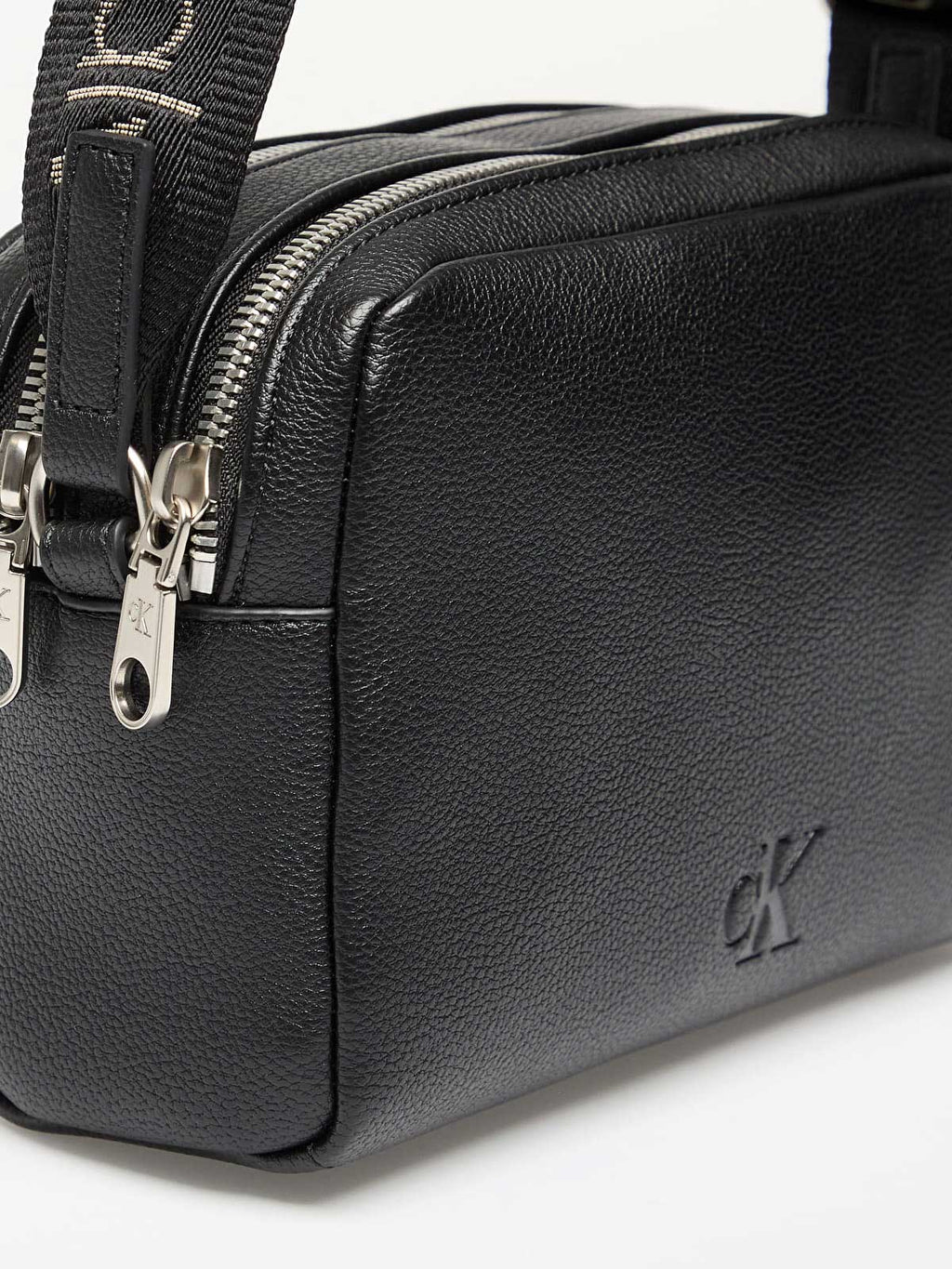 Calvin Klein Jeans Чанта ULTRALIGHT CAMERA BAG21 PU