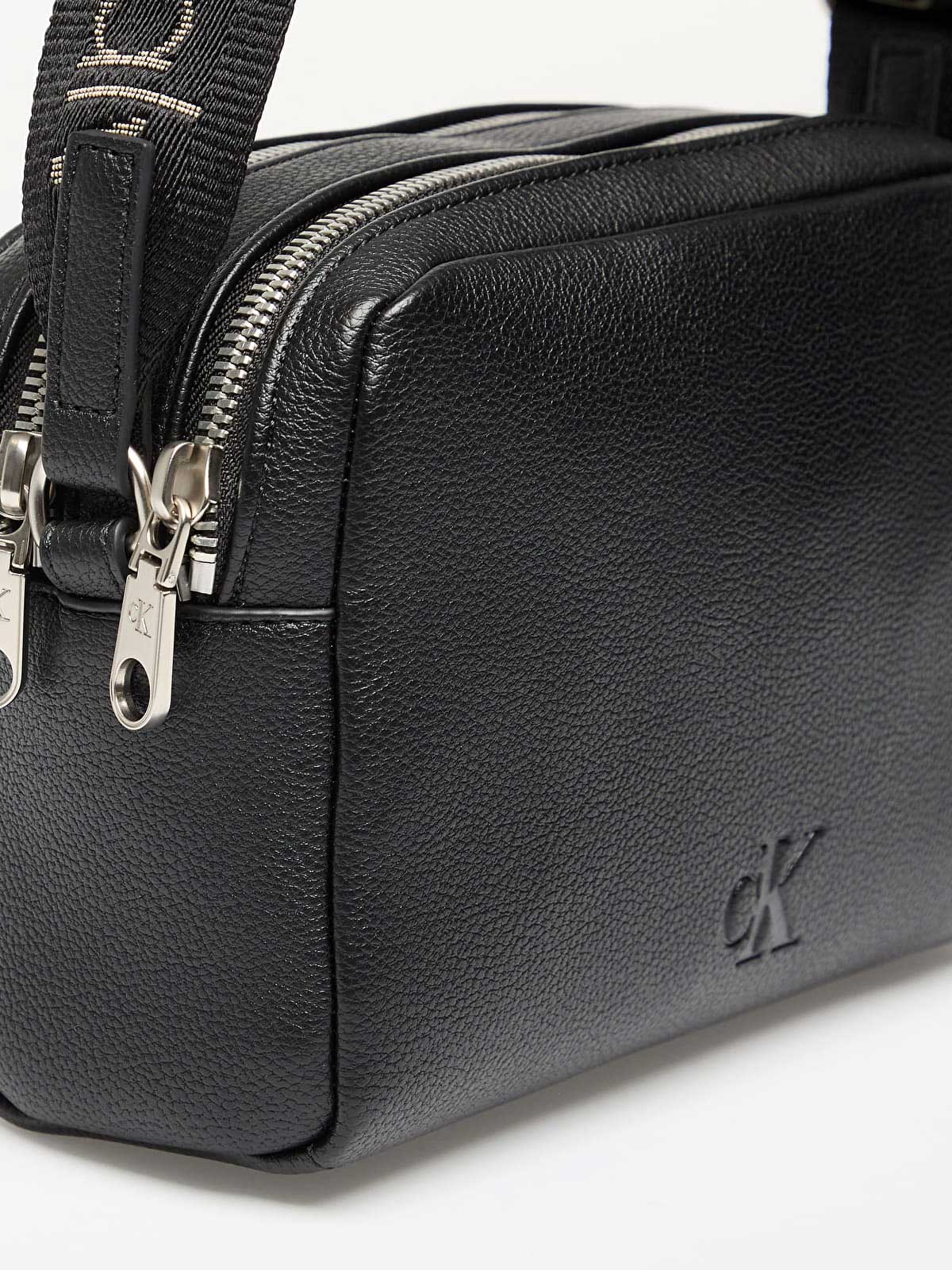 Calvin Klein Jeans Чанта ULTRALIGHT CAMERA BAG21 PU