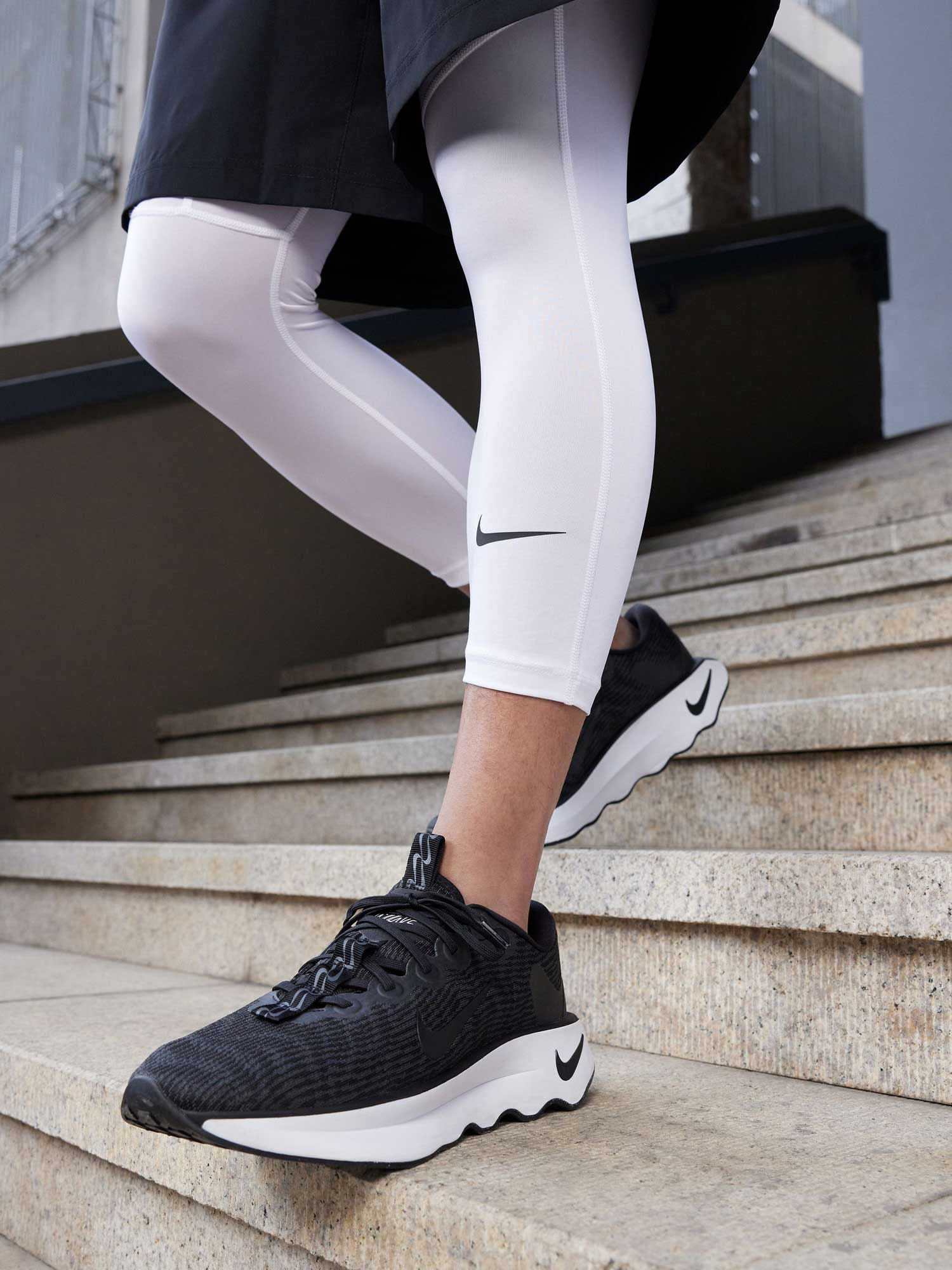NIKE Обувки MOTIVA