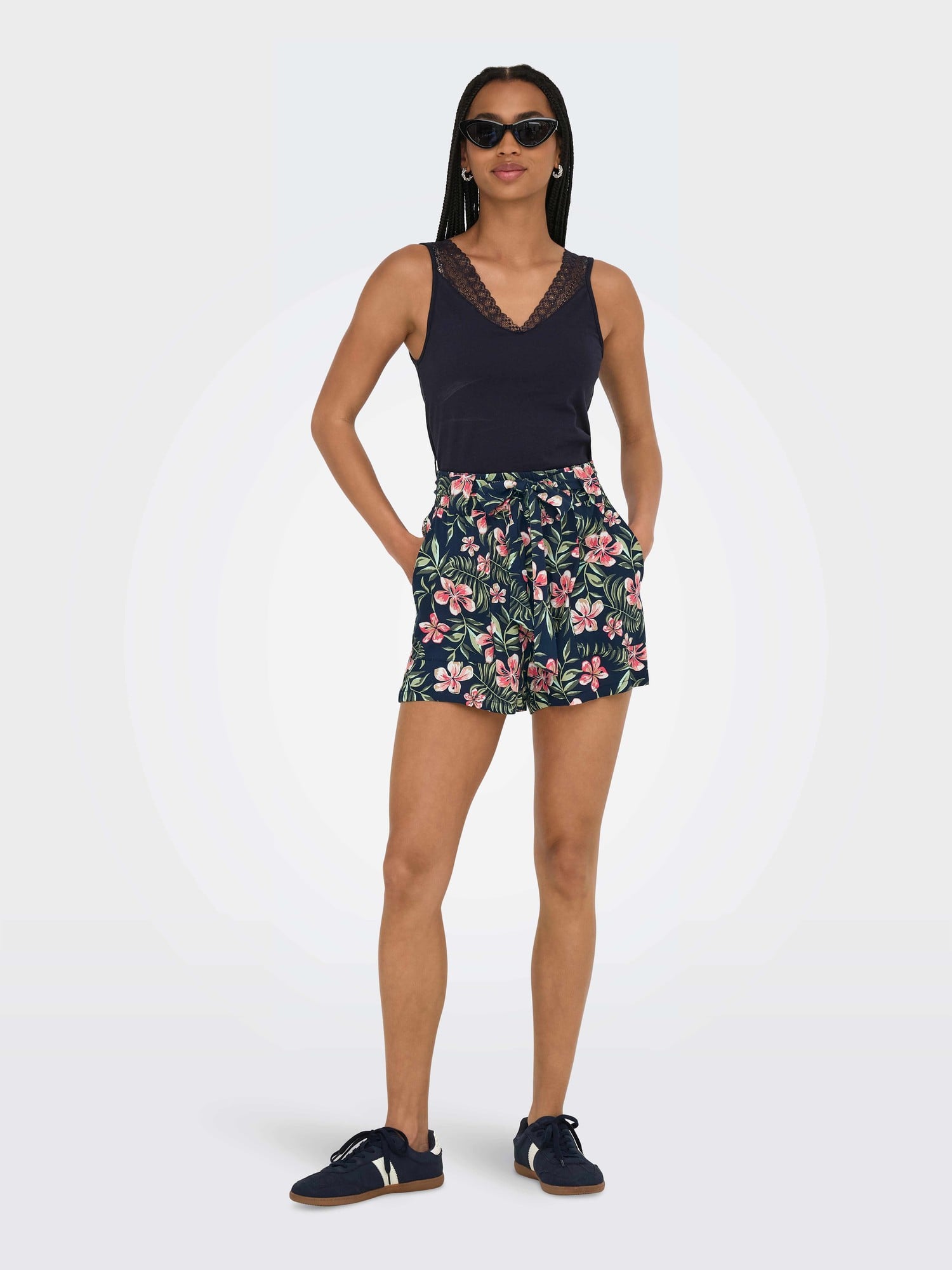 ONLY Къси панталони ONLNOVA LIFE VIS TALIA SHORTS WVN