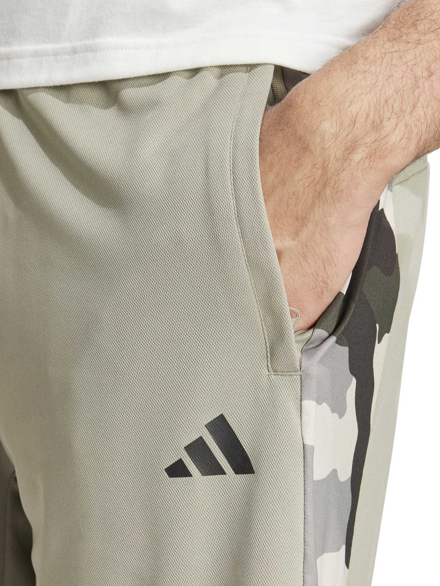 ADIDAS PERFORMANCE Къси панталони Train Essentials Camo Training