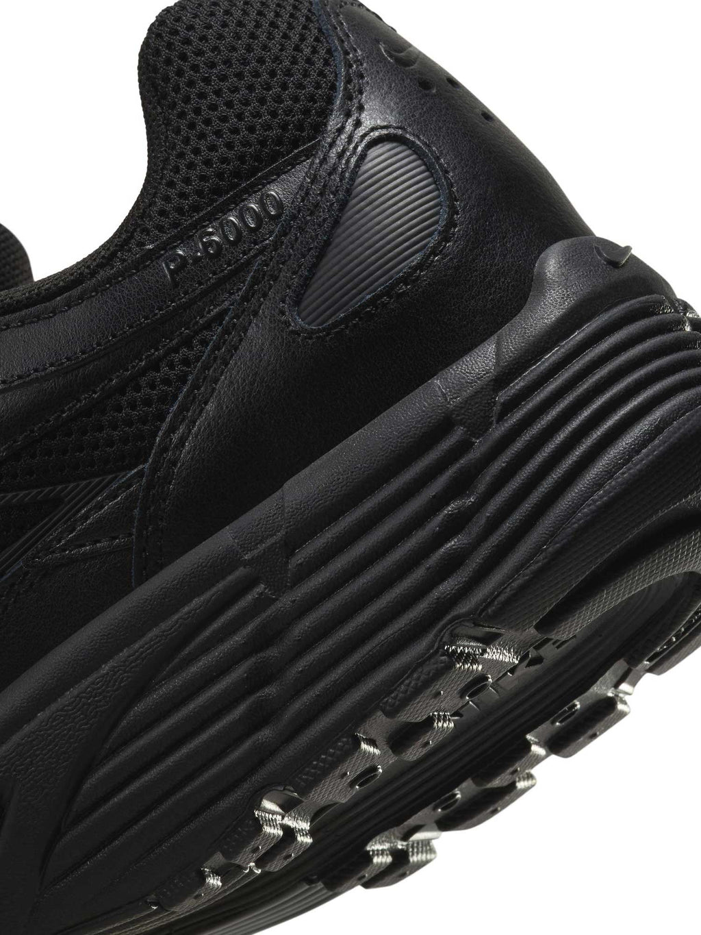 NIKE Обувки P-6000