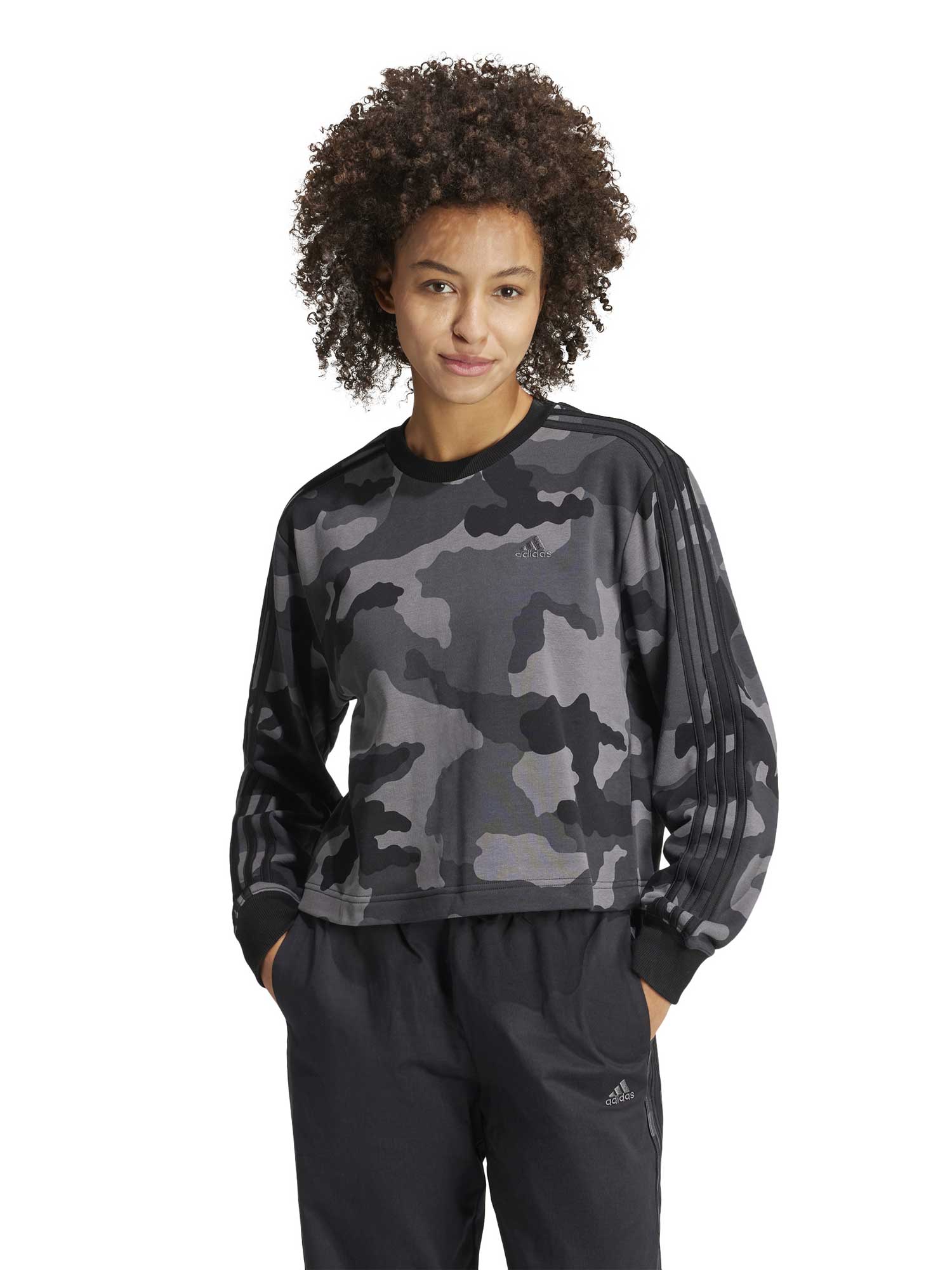 ADIDAS SPORTSWEAR Блуза Essentials 3-Stripes Camo-Print Cropped