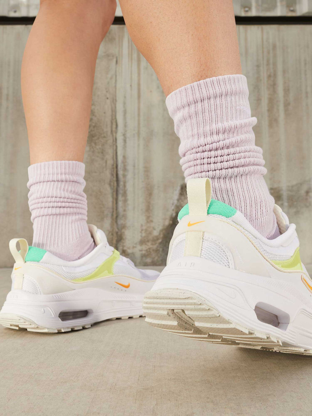 NIKE Обувки WMNS AIR MAX BLISS NN