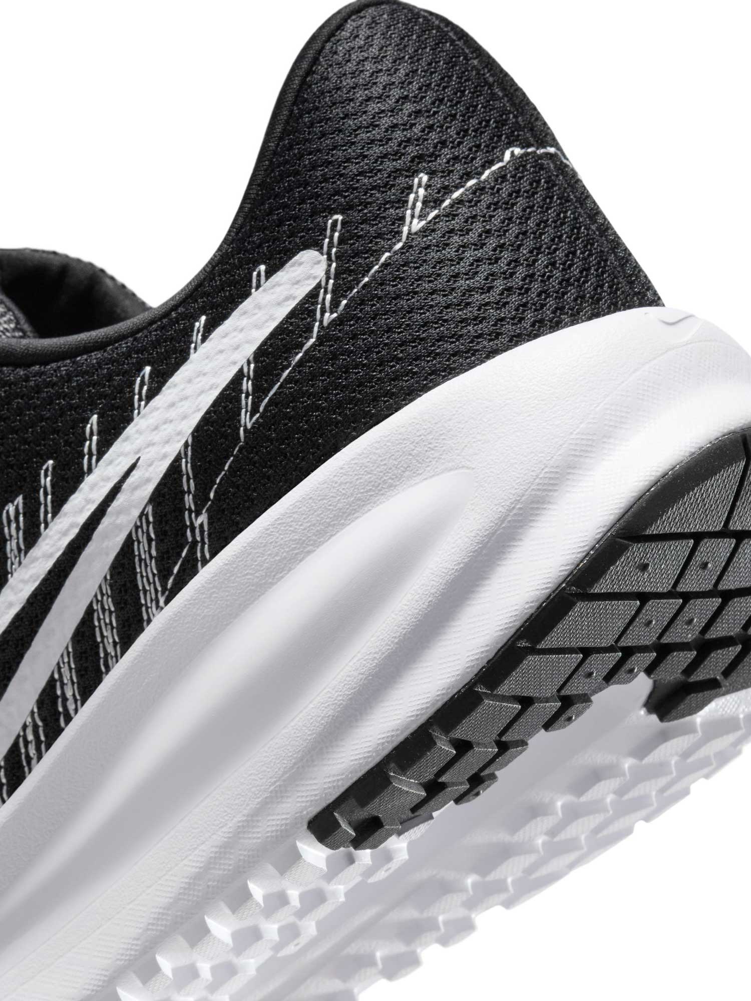NIKE Обувки RUN DEFY