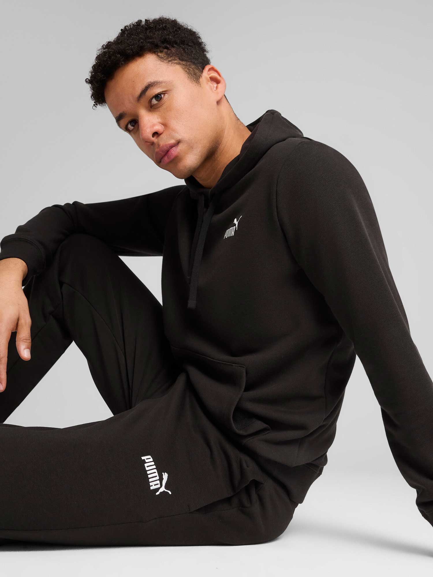 PUMA Спортно долнище ESS No. 1 Logo Sweatpants TR op
