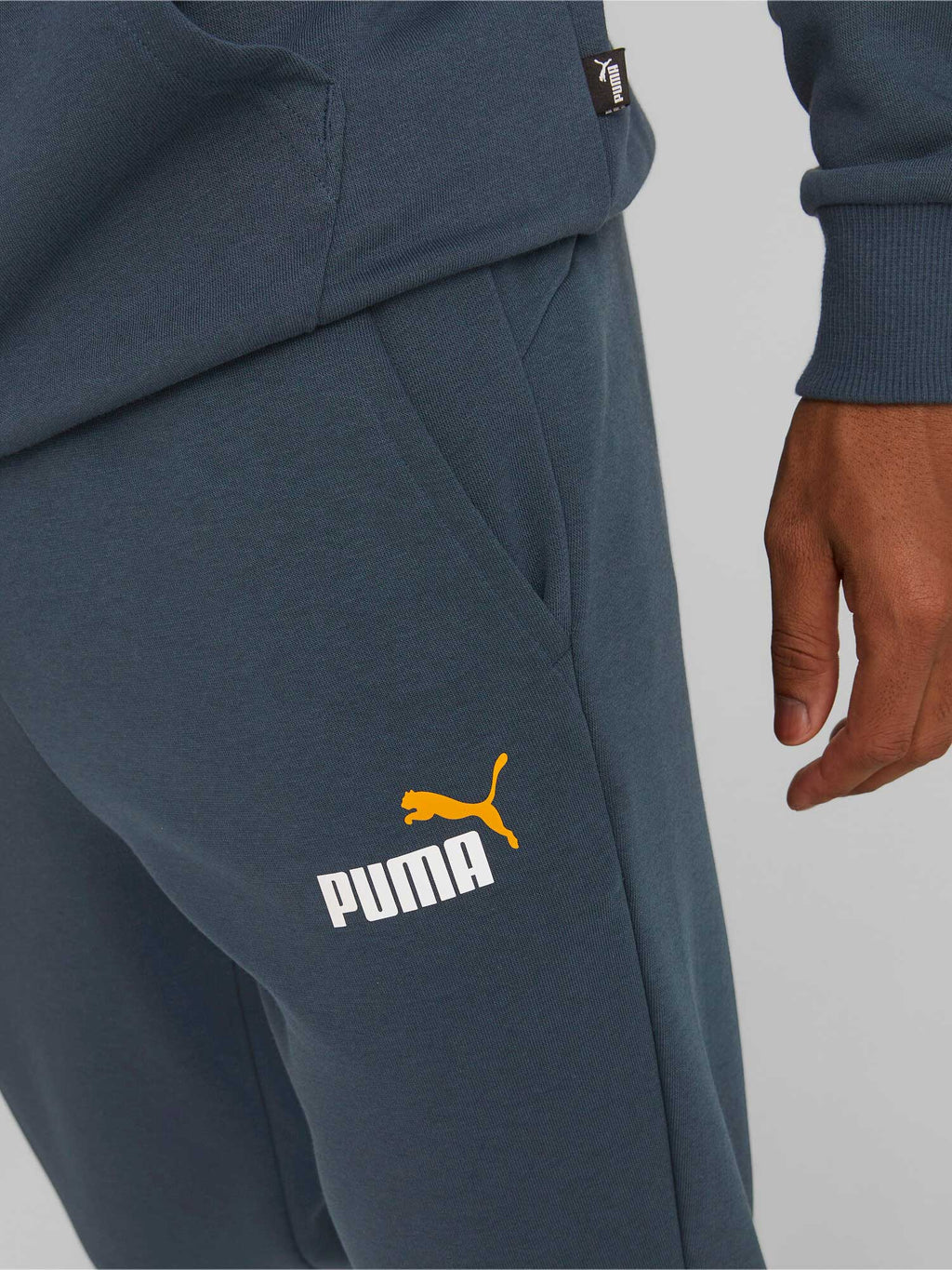 PUMA Спортно долнище ESS+ 2 Col Logo