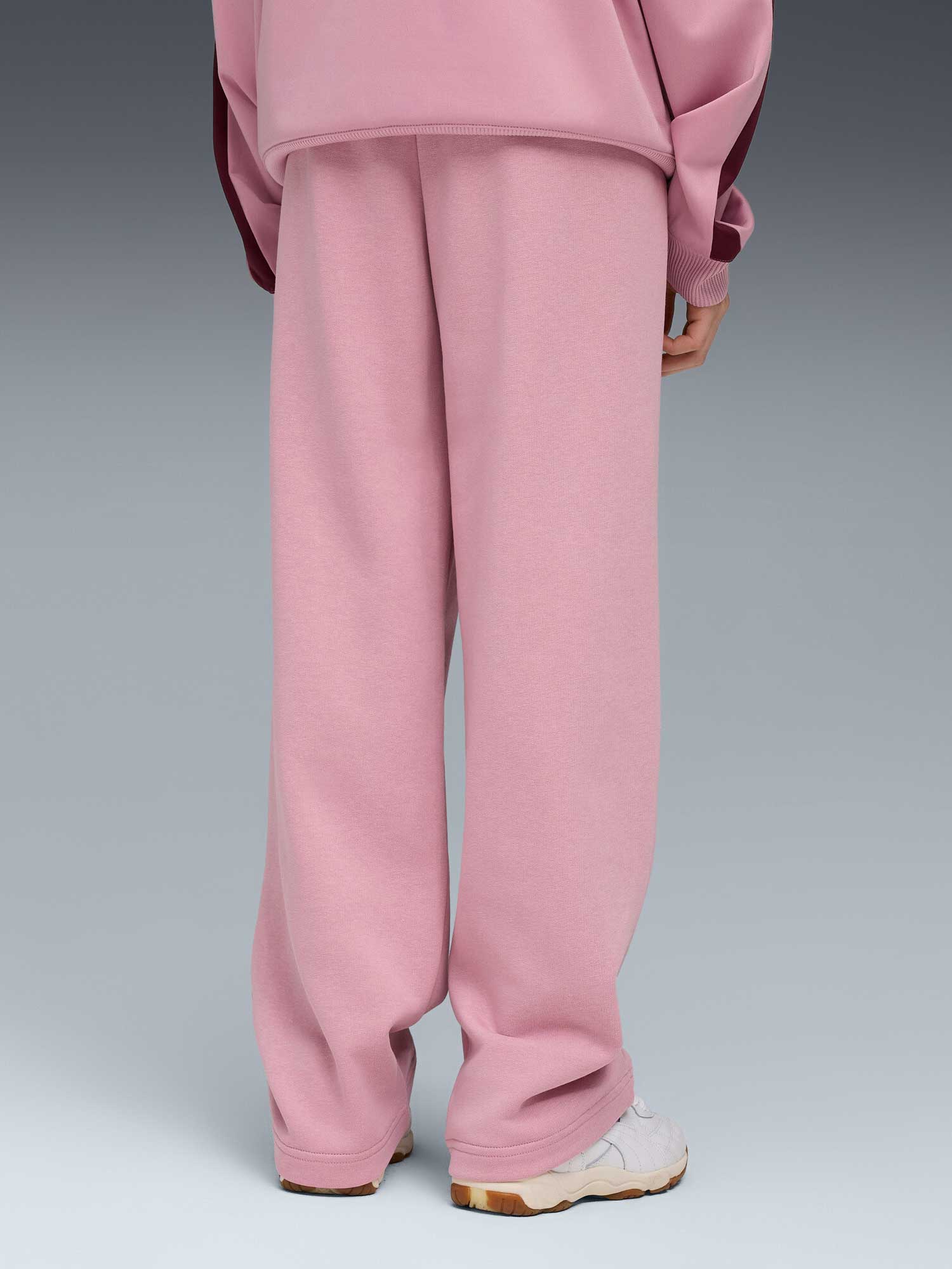 PUMA Спортно долнище WARDROBE ESS Relaxed Wide Leg Swea