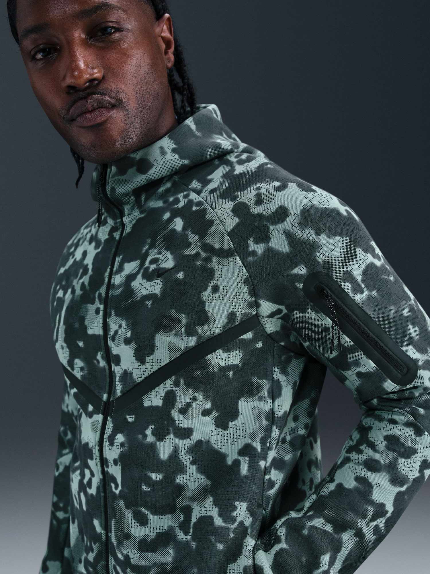 NIKE Суитшърт M NK TECH FLC WR FZ JKT CAMO