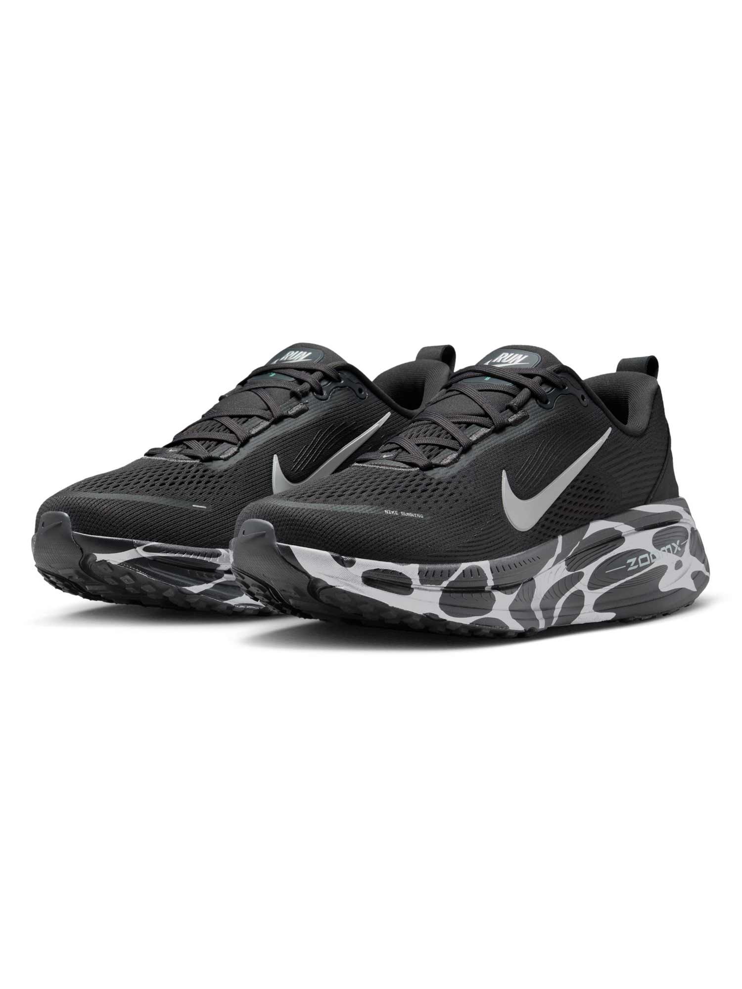 NIKE Обувки VOMERO 18