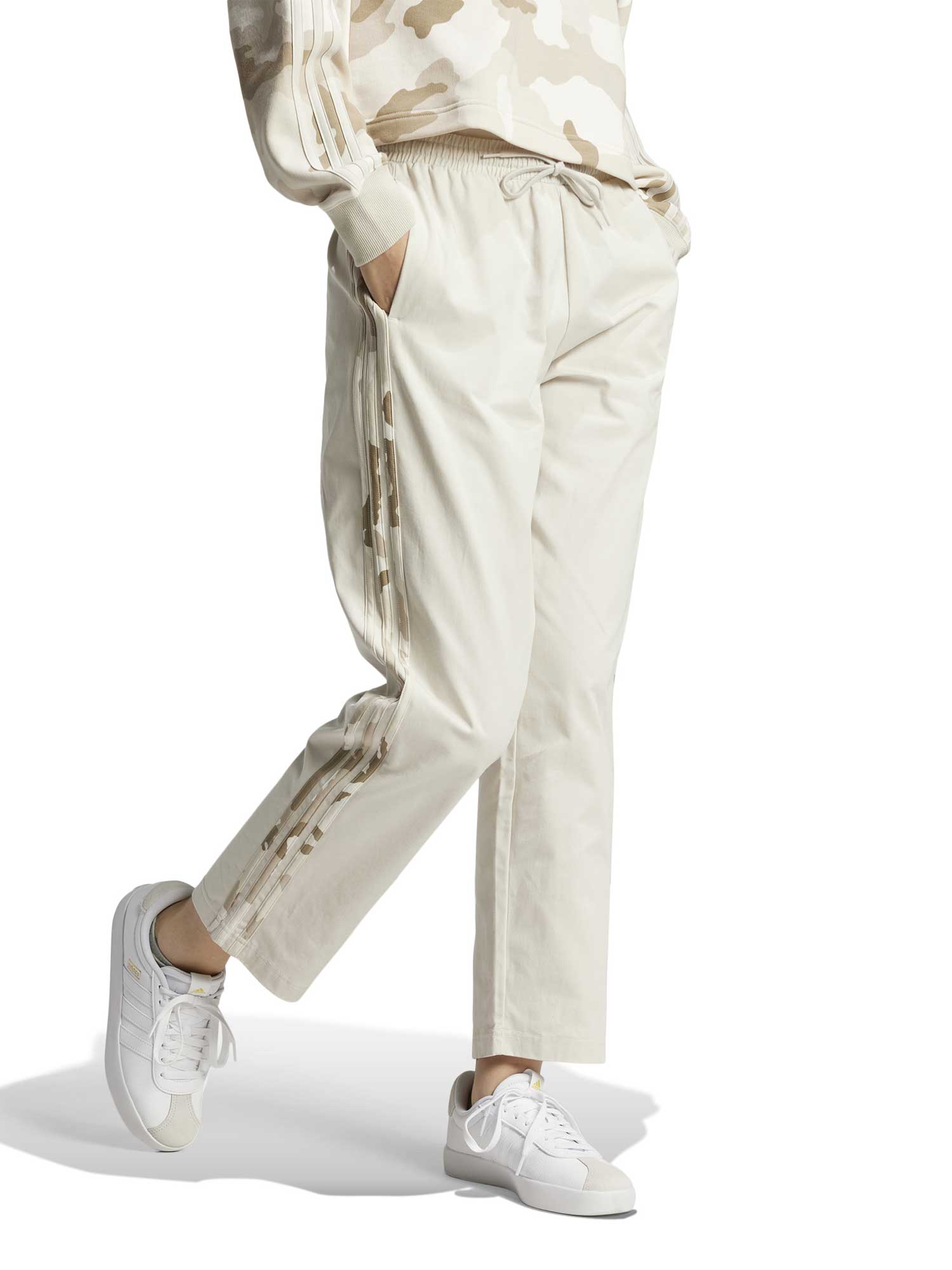 ADIDAS SPORTSWEAR Спортно долнище ESSENTIALS CAMO PRINTED 3 STRIPES