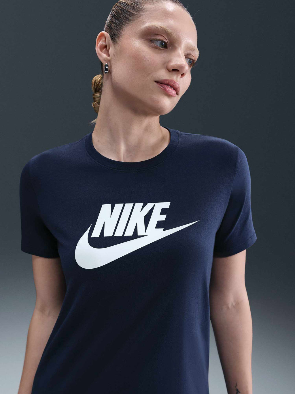 NIKE Тениска W NSW CLUB SS TEE ICN FTRA