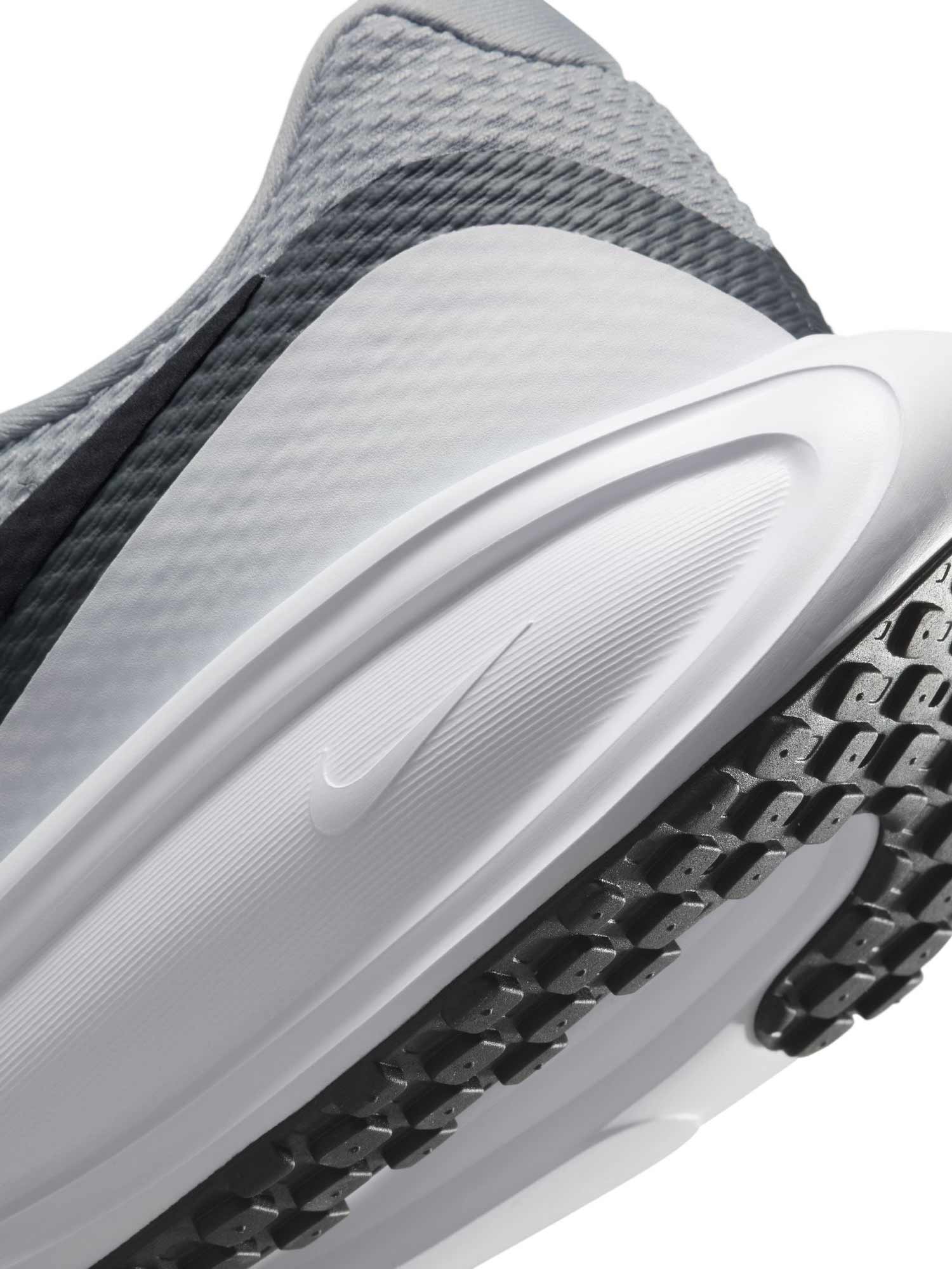 NIKE Обувки REVOLUTION 8