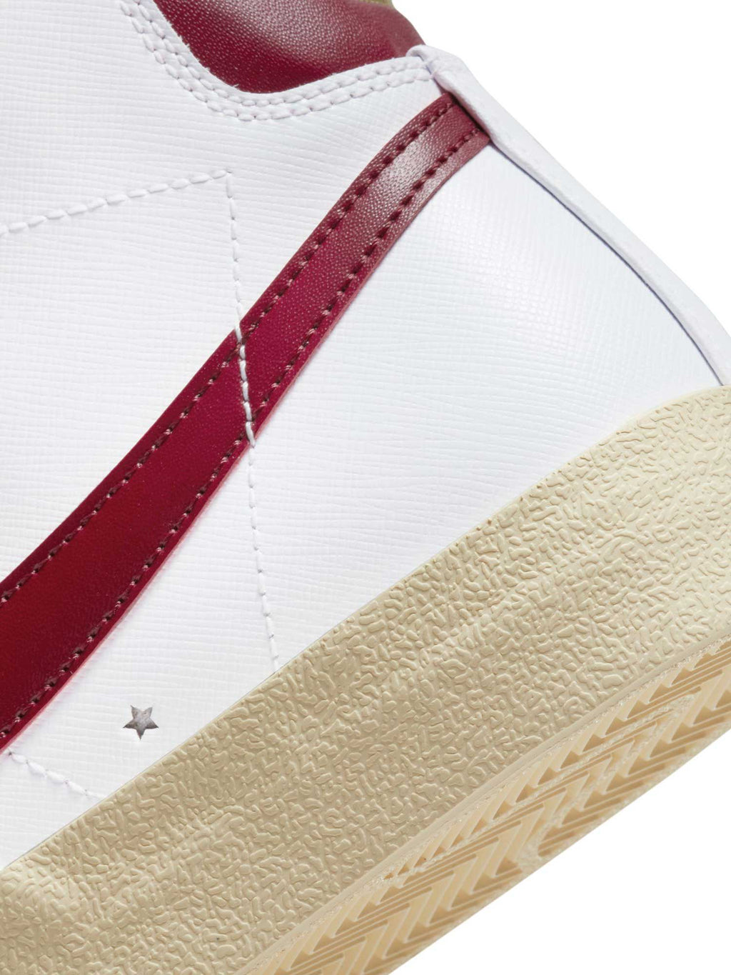 NIKE Обувки W BLAZER MID 77 SE