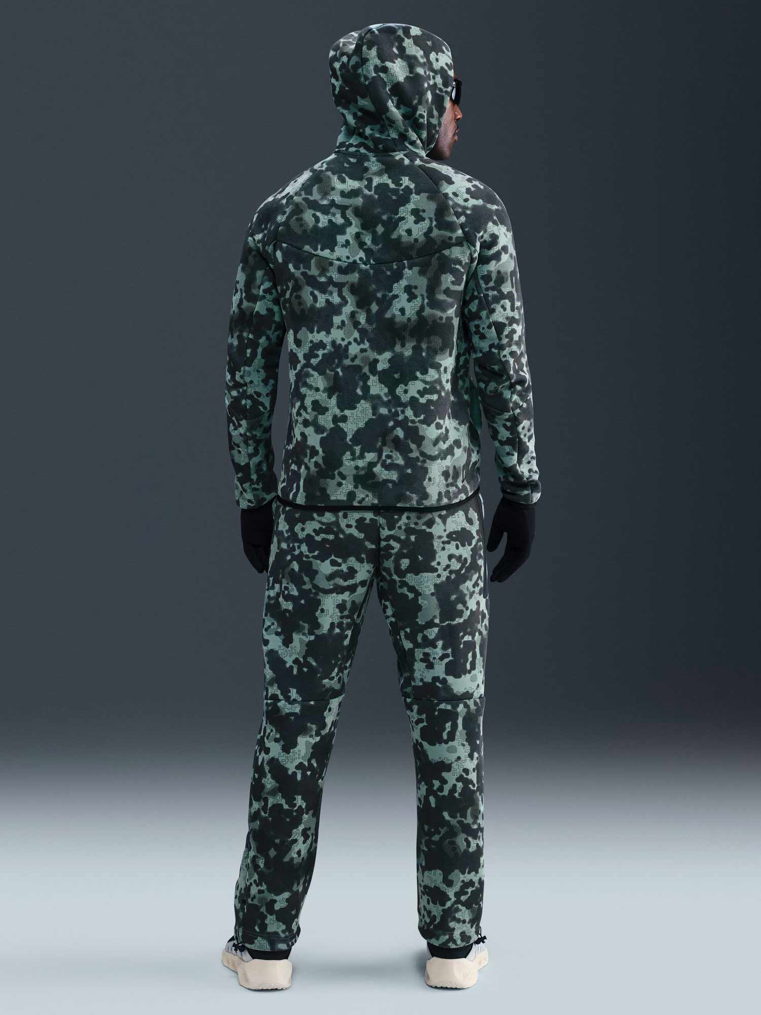 NIKE Суитшърт M NK TECH FLC WR FZ JKT CAMO