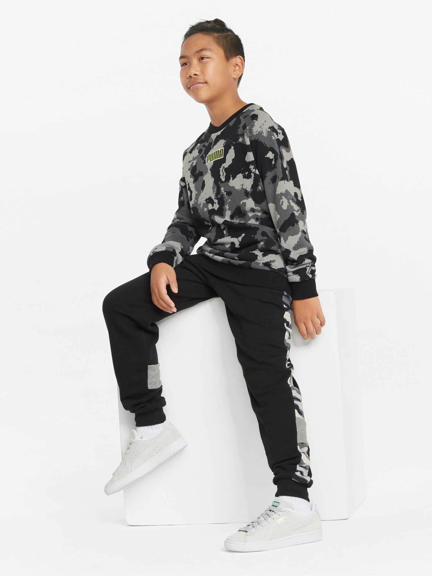 PUMA Спортно долнище ESS+ Camo TR cl B