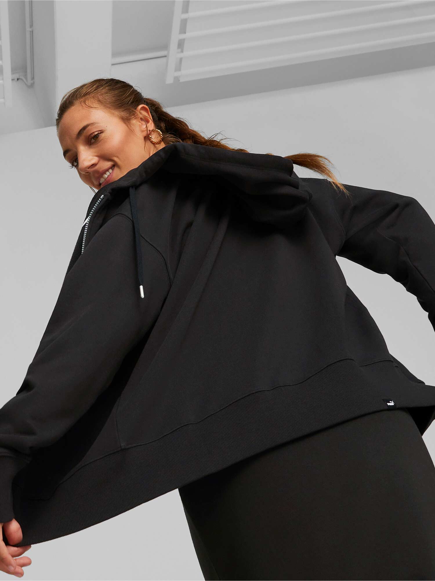 PUMA Суитшърт HER