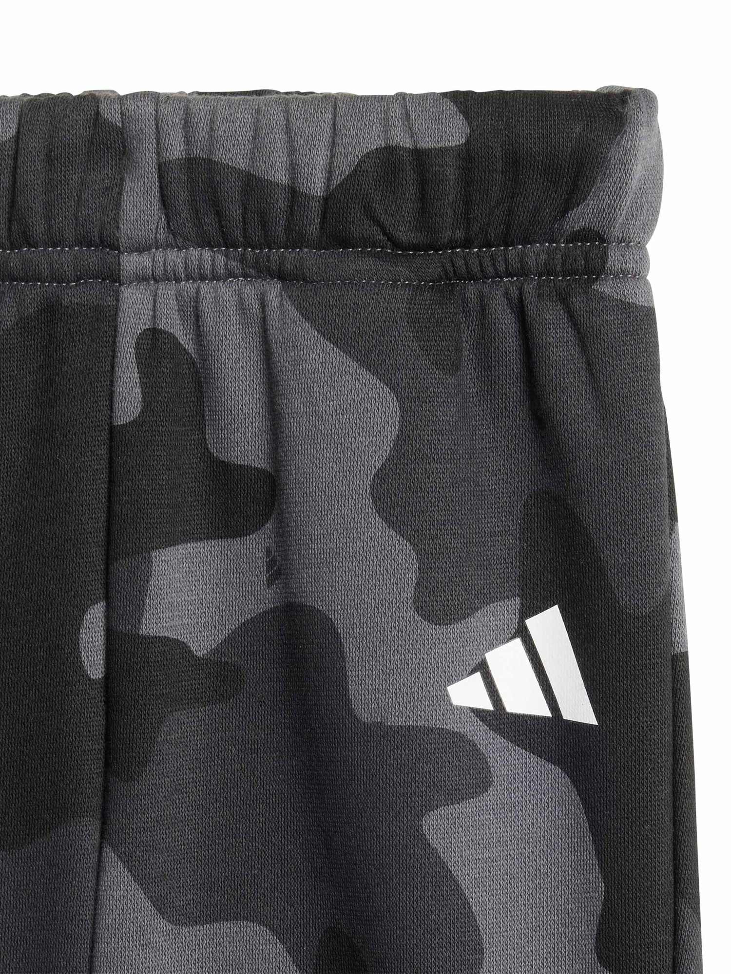 ADIDAS SPORTSWEAR Спортен екип Seasonal Essentials Camo Fleece