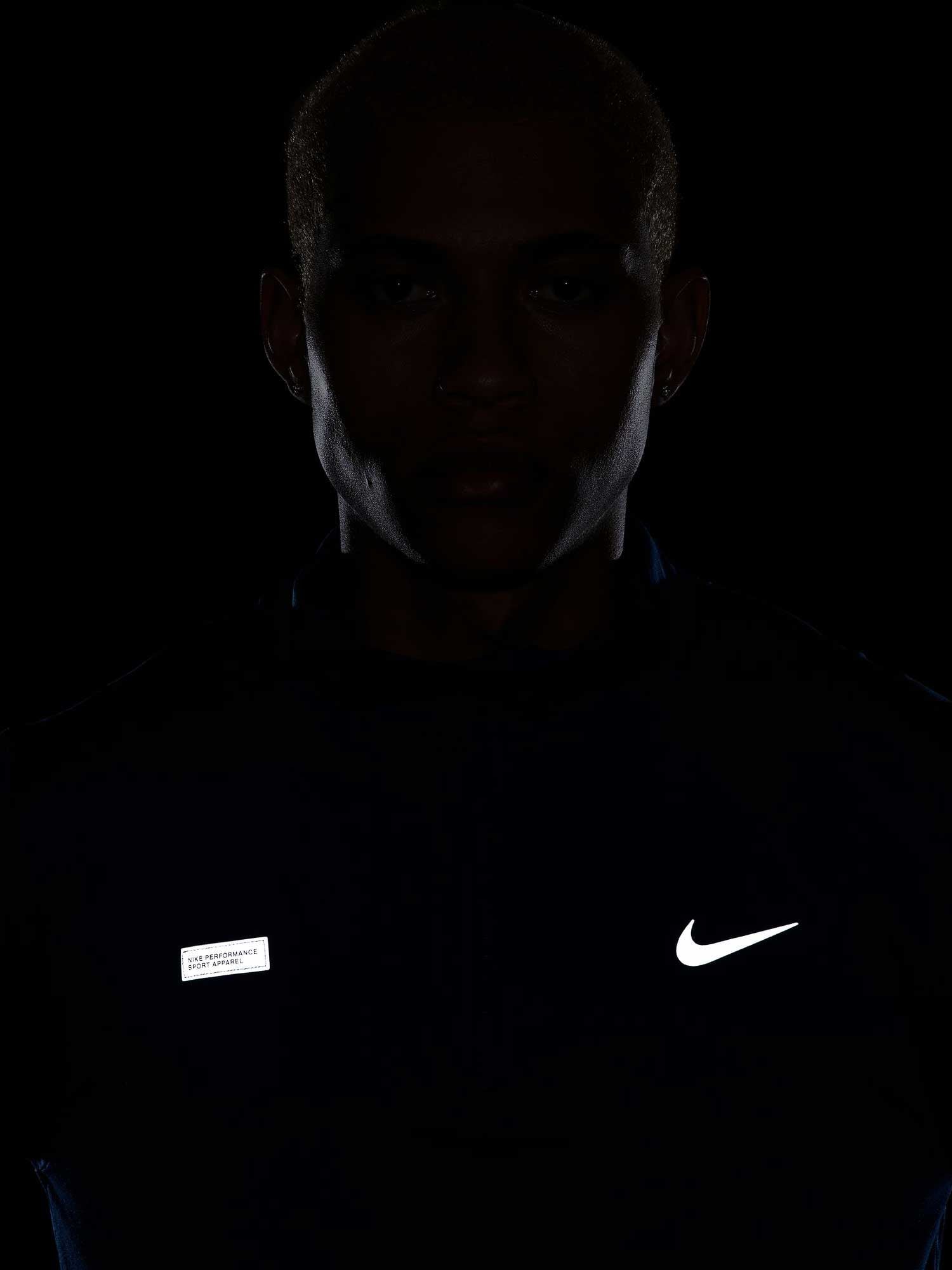 NIKE Блуза M NK DF ELMNT TOP HZ FLASH HBR