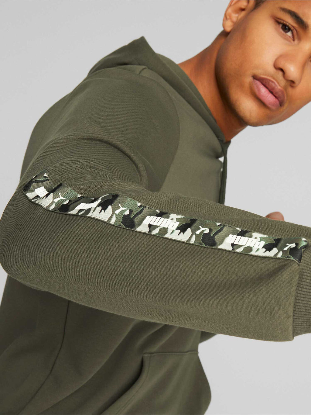 PUMA Суитшърт ESS TAPE CAMO