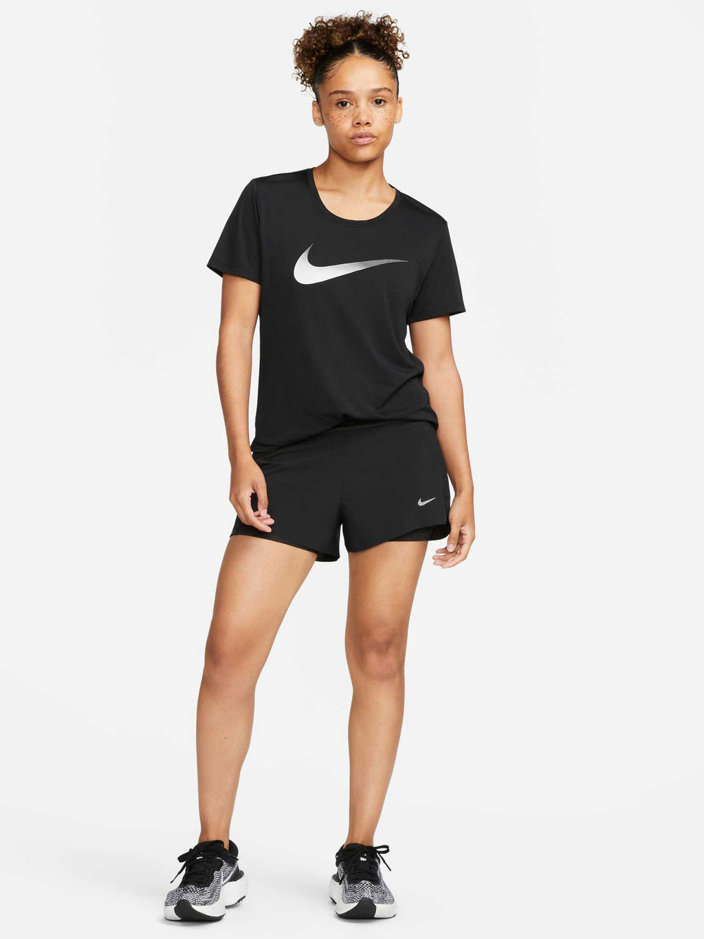 NIKE Къси панталони W NK SWIFT DF MR 3IN 2N1