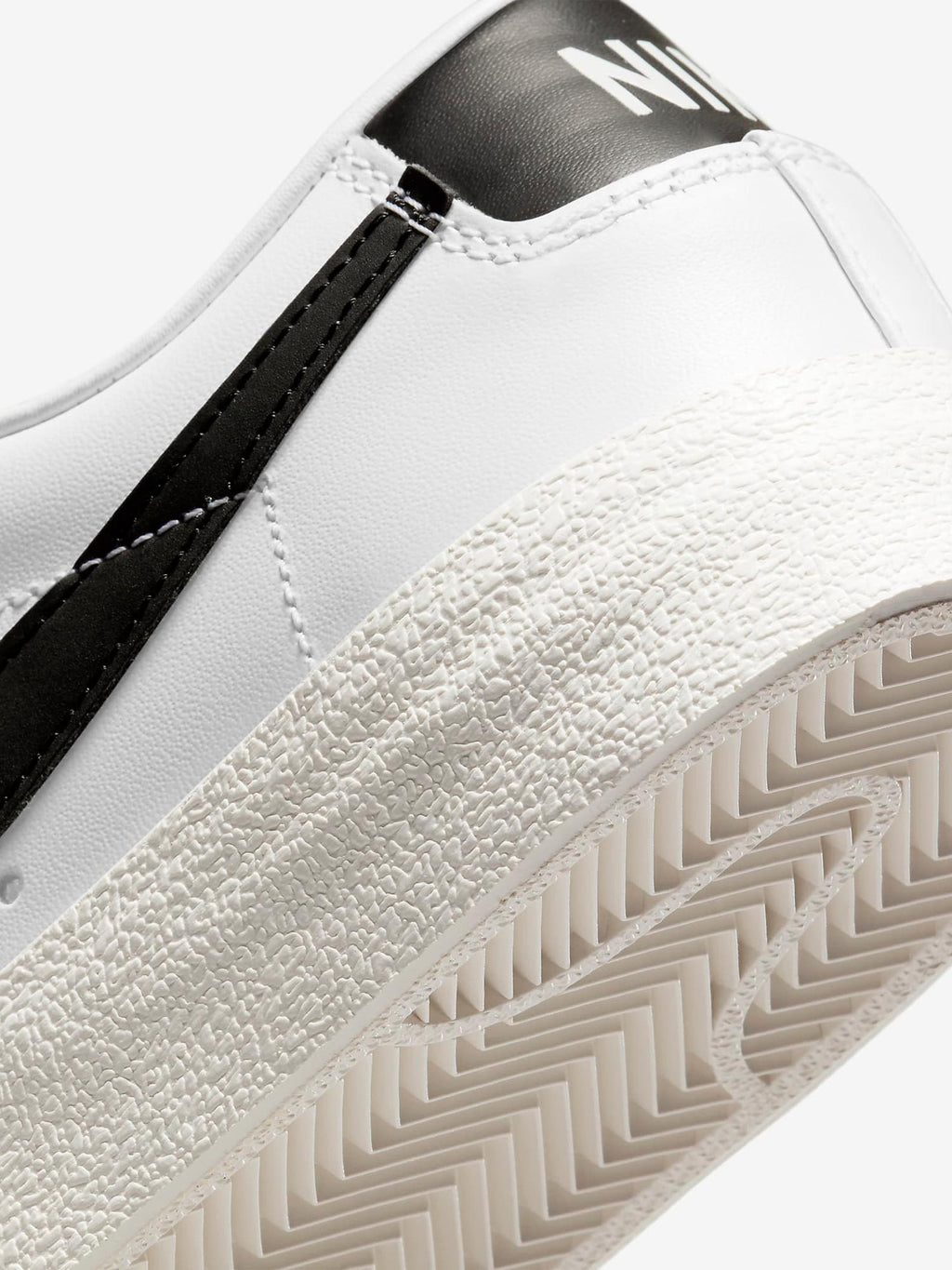 NIKE Обувки W BLAZER LOW 77