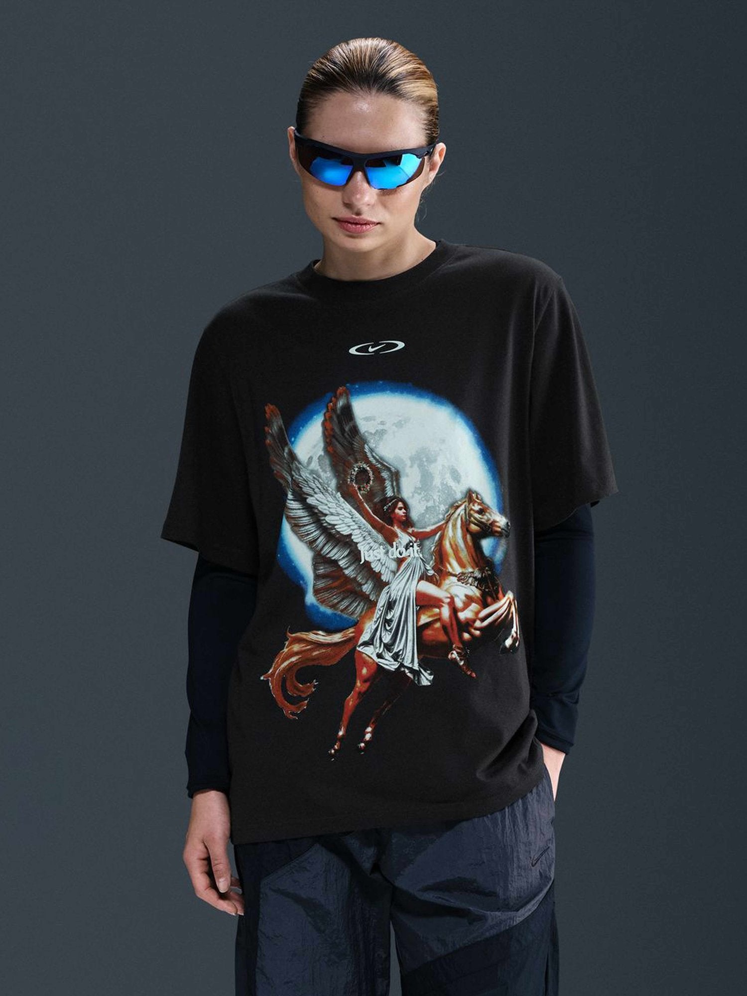 NIKE Тениска W NSW TEE ESSNTL BF SOARING
