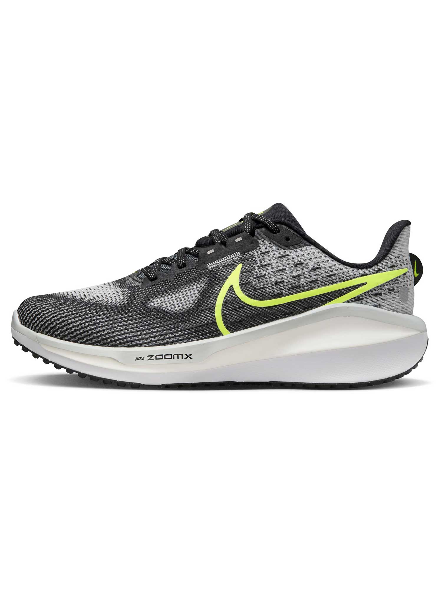 NIKE Обувки VOMERO 17
