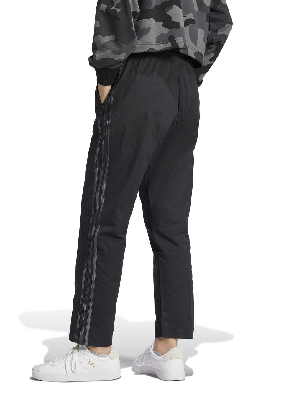 ADIDAS SPORTSWEAR Спортно долнище ESSENTIALS CAMO PRINTED 3 STRIPES