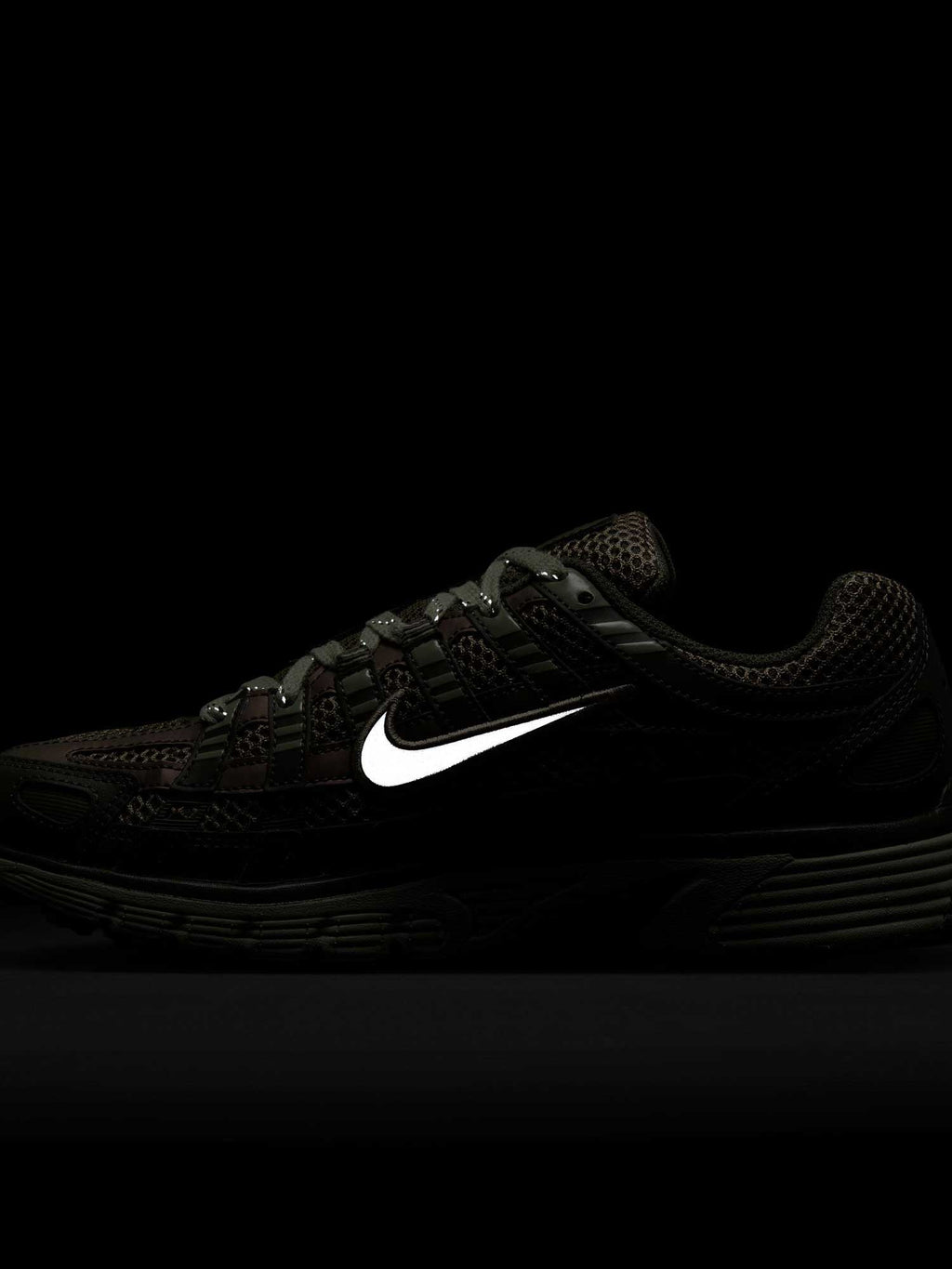 NIKE Обувки W P-6000 SE