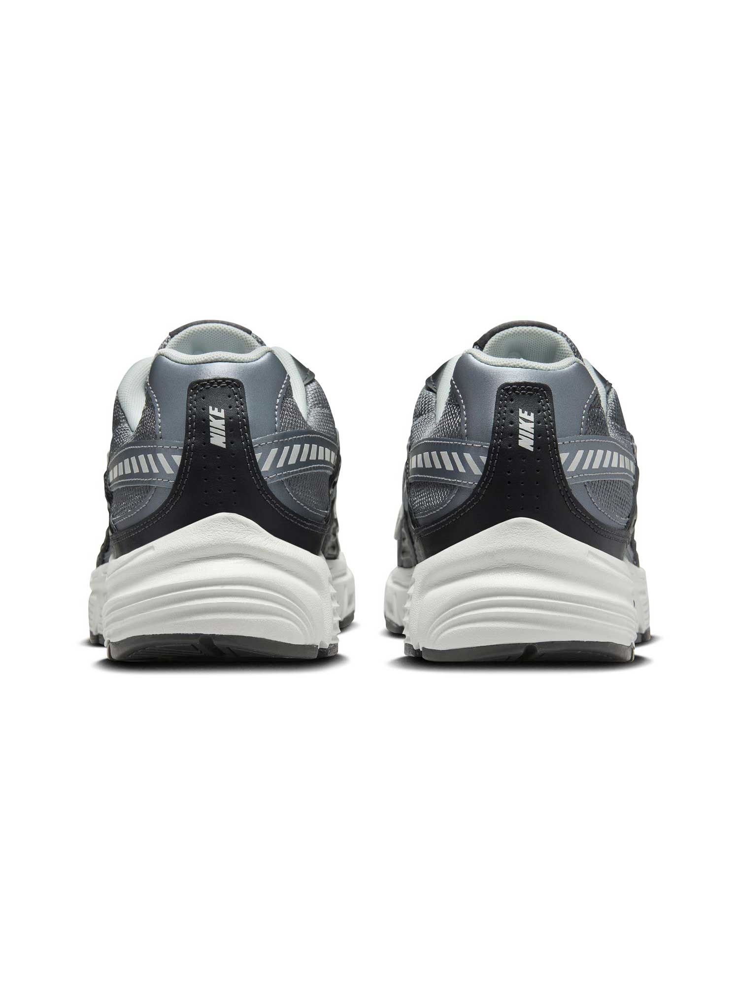 NIKE Обувки INITIATOR