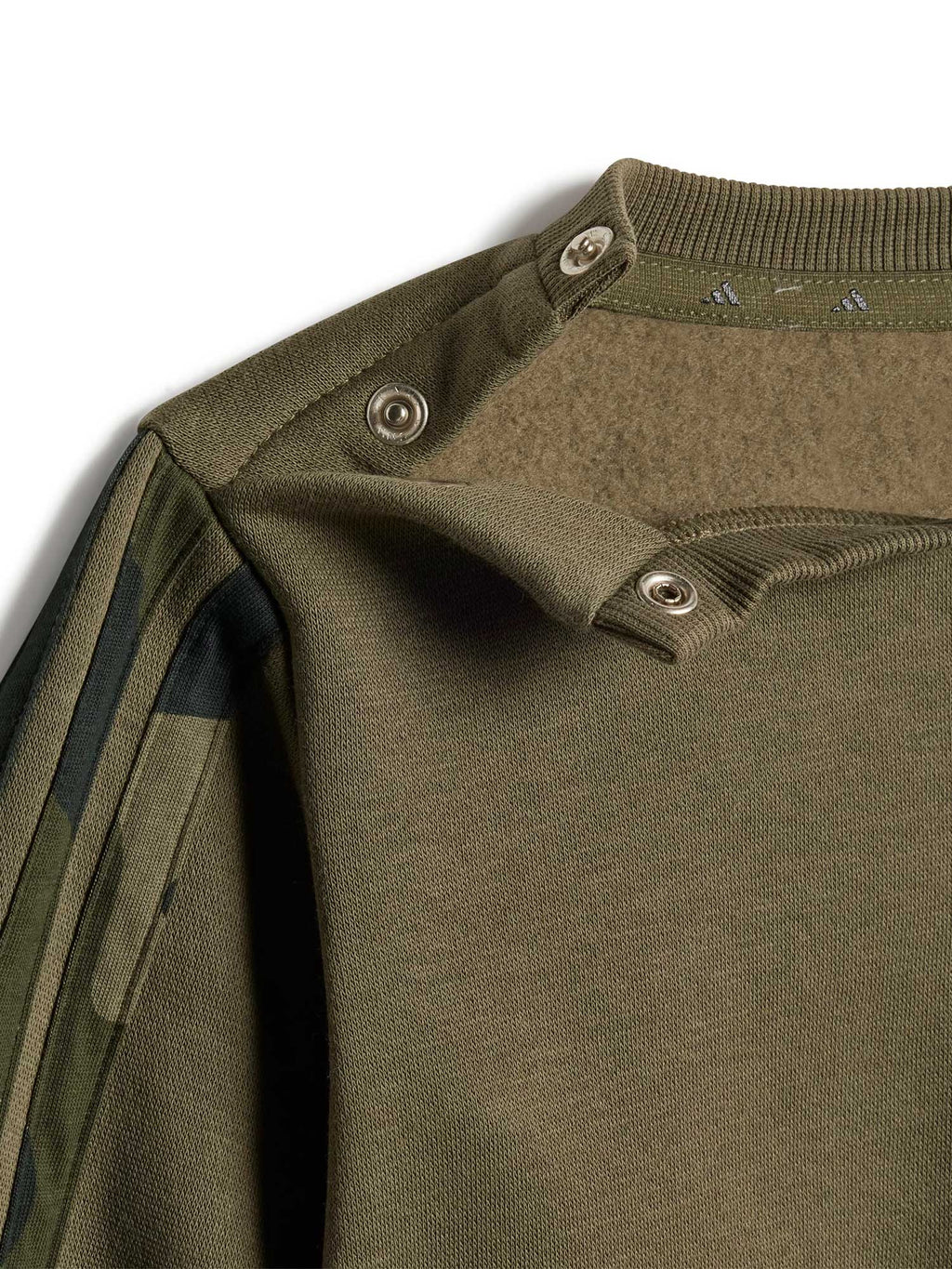 ADIDAS SPORTSWEAR Спортен екип Seasonal Essentials Camo Fleece