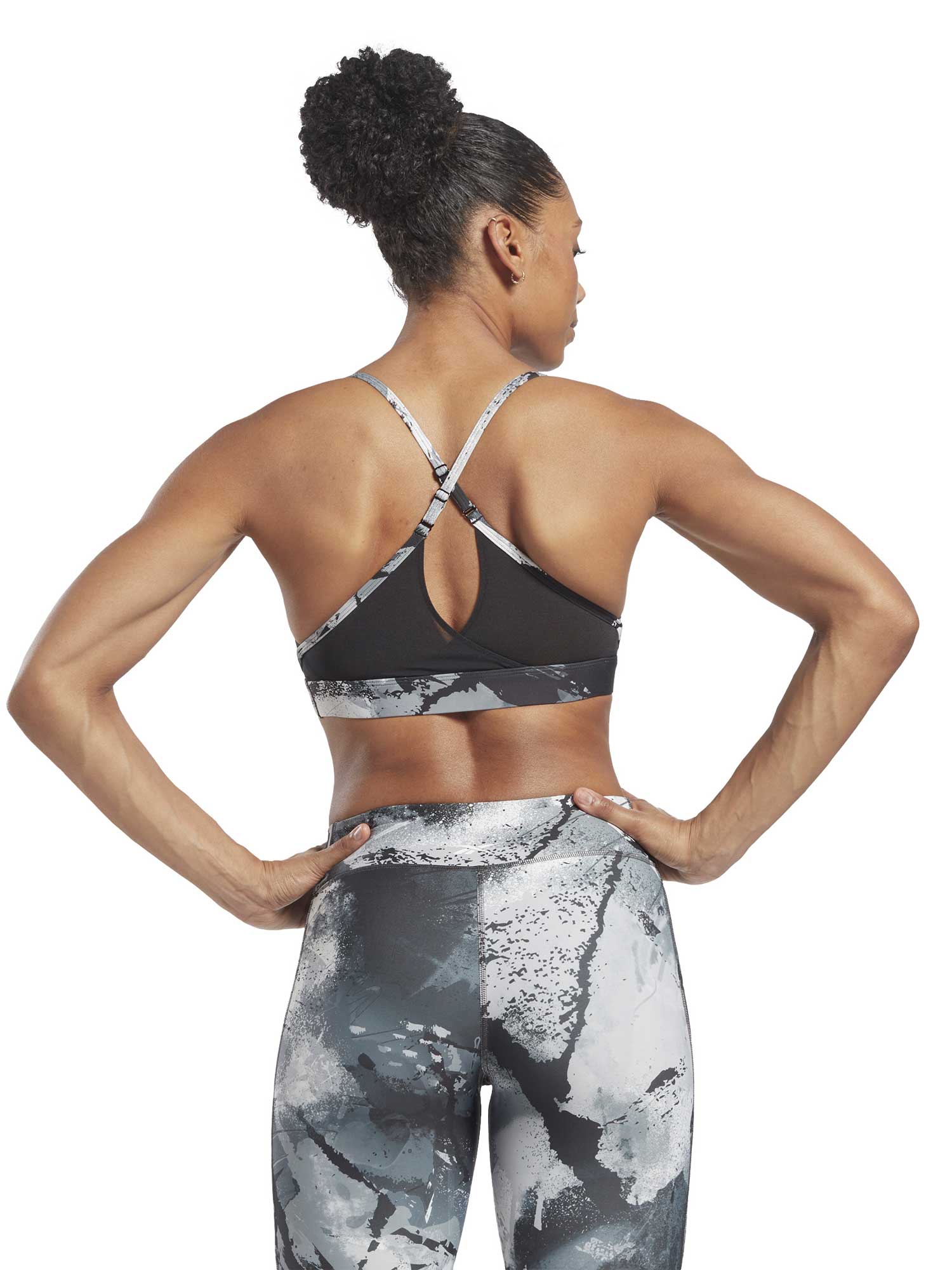 REEBOK Спортен сутиен Lux Strappy Allover Print Bold Bra