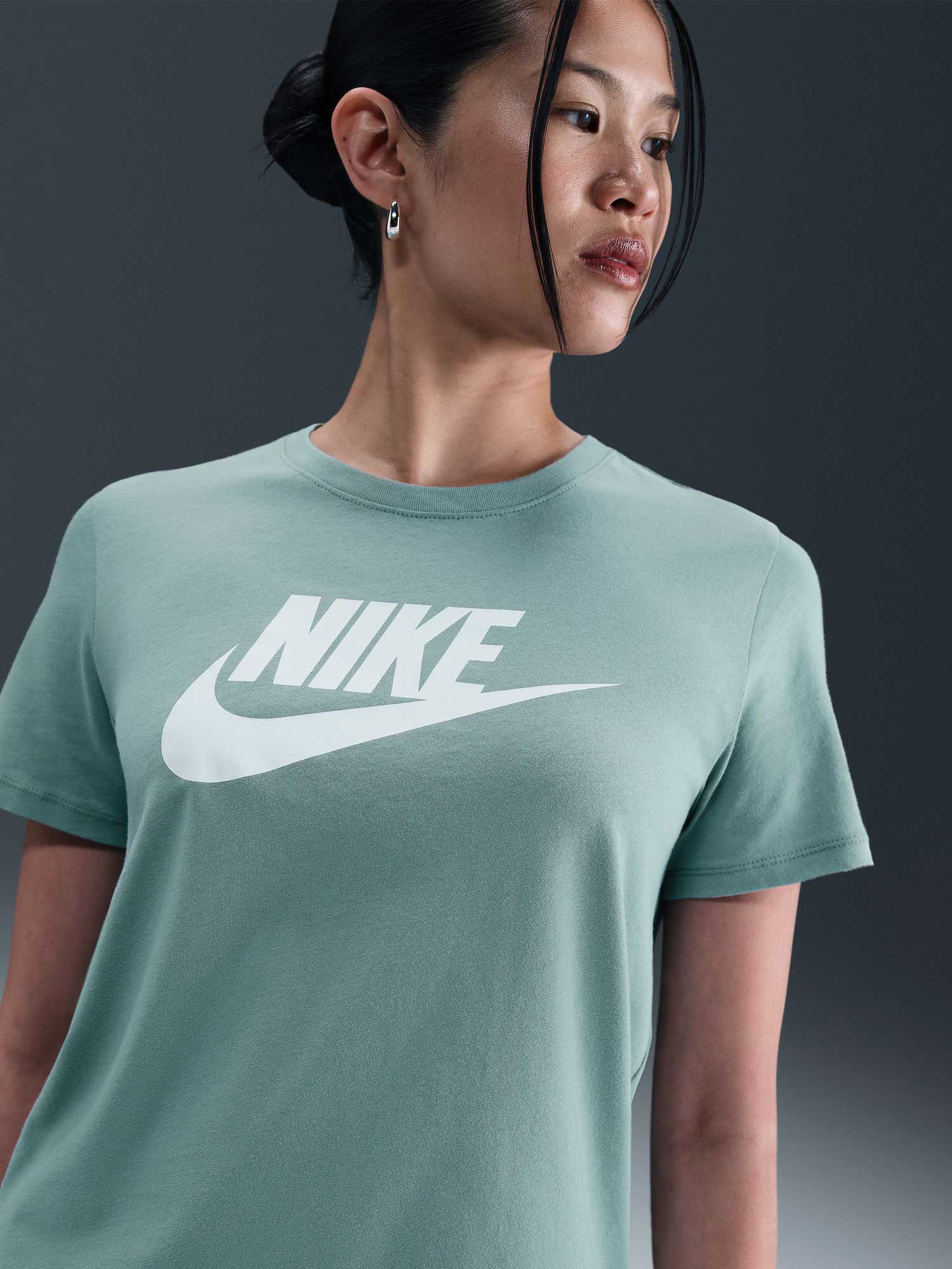 NIKE Тениска W NSW CLUB SS TEE ICN FTRA