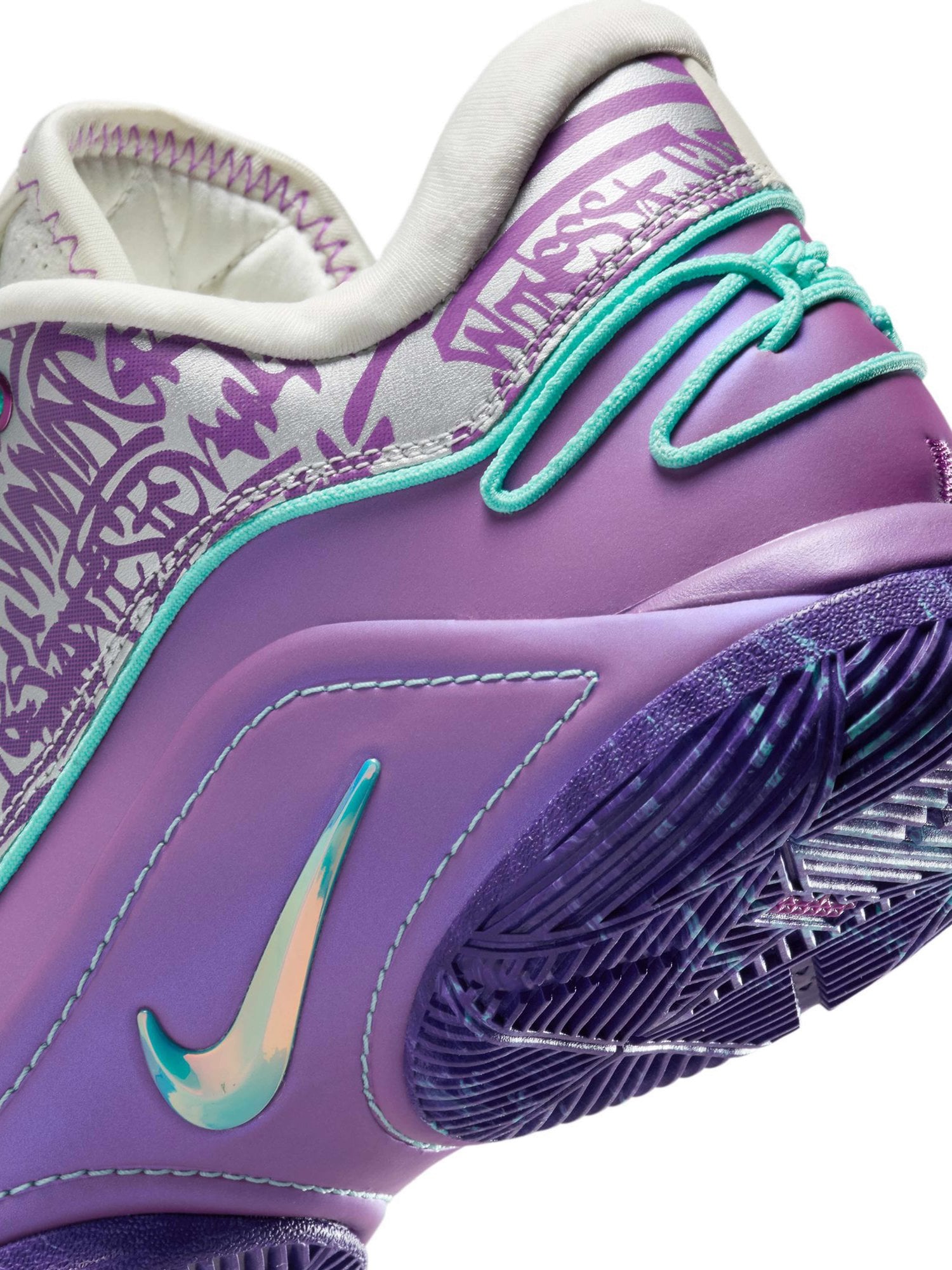 NIKE Обувки LEBRON XXII