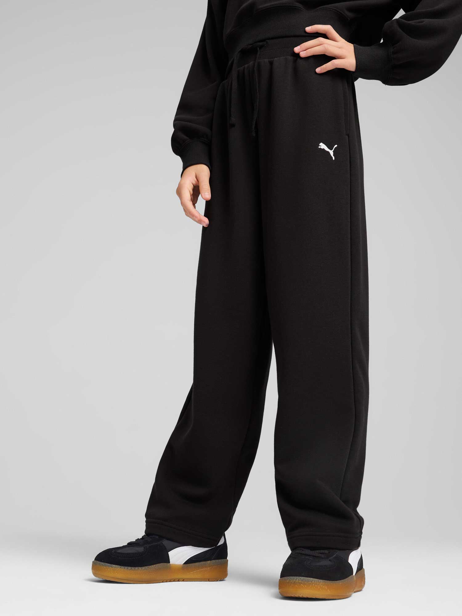 PUMA Спортно долнище WARDROBE ESS Relaxed Wide Leg Swea
