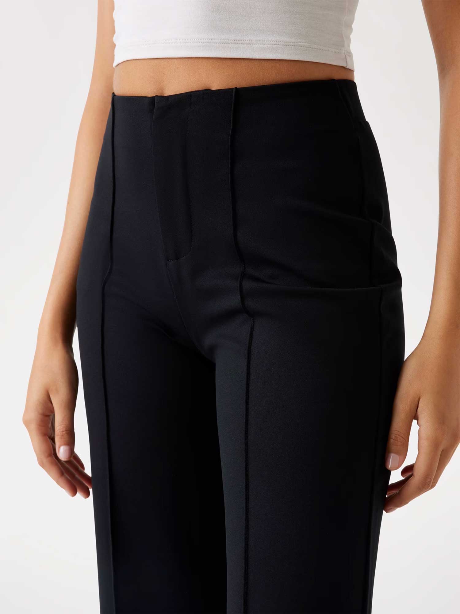 GUESS Спортно долнище CARLA FLARE PANTS