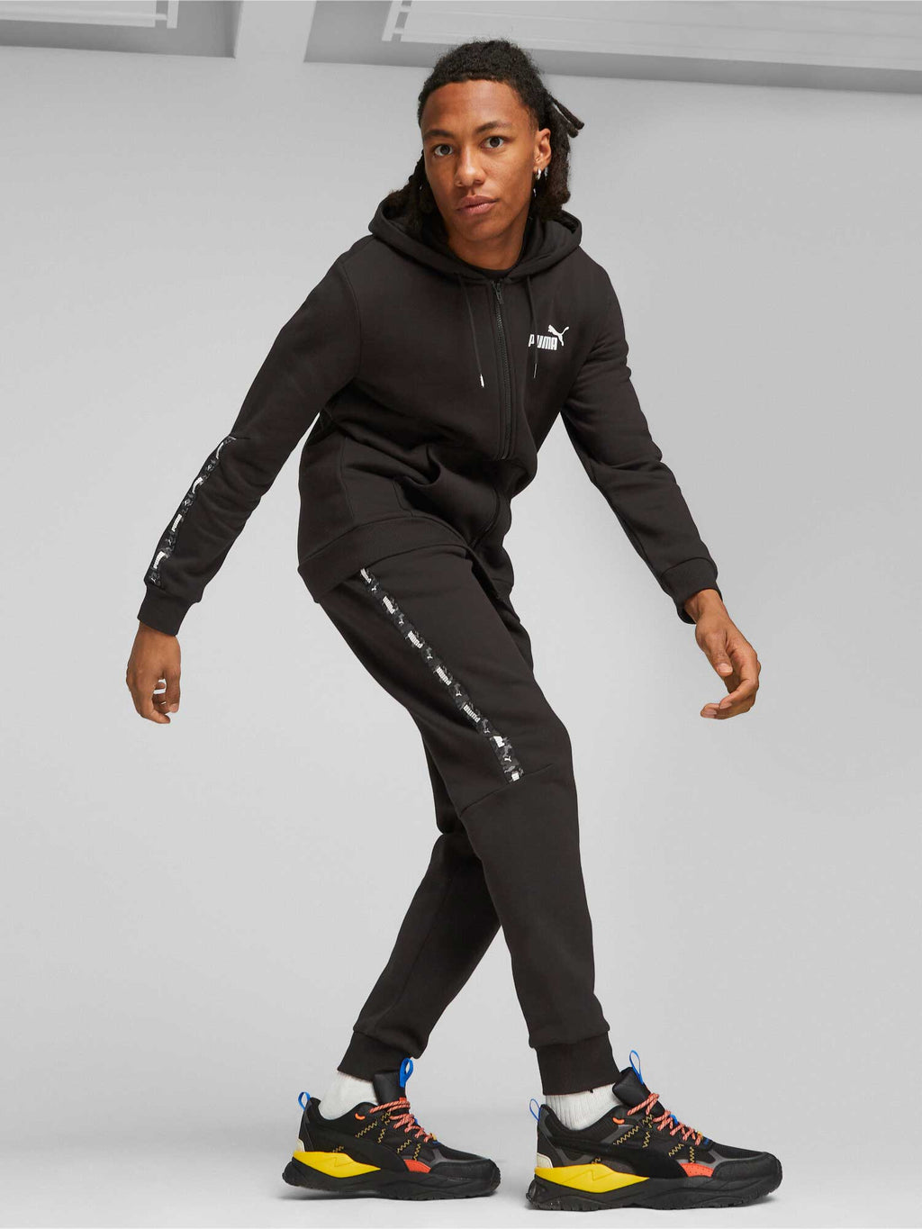 PUMA Спортно долнище ESS TAPE CAMO