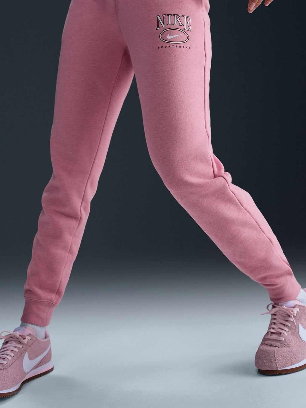 NIKE Спортно долнище W NSW CLUB FLC MR GFX STD PANT
