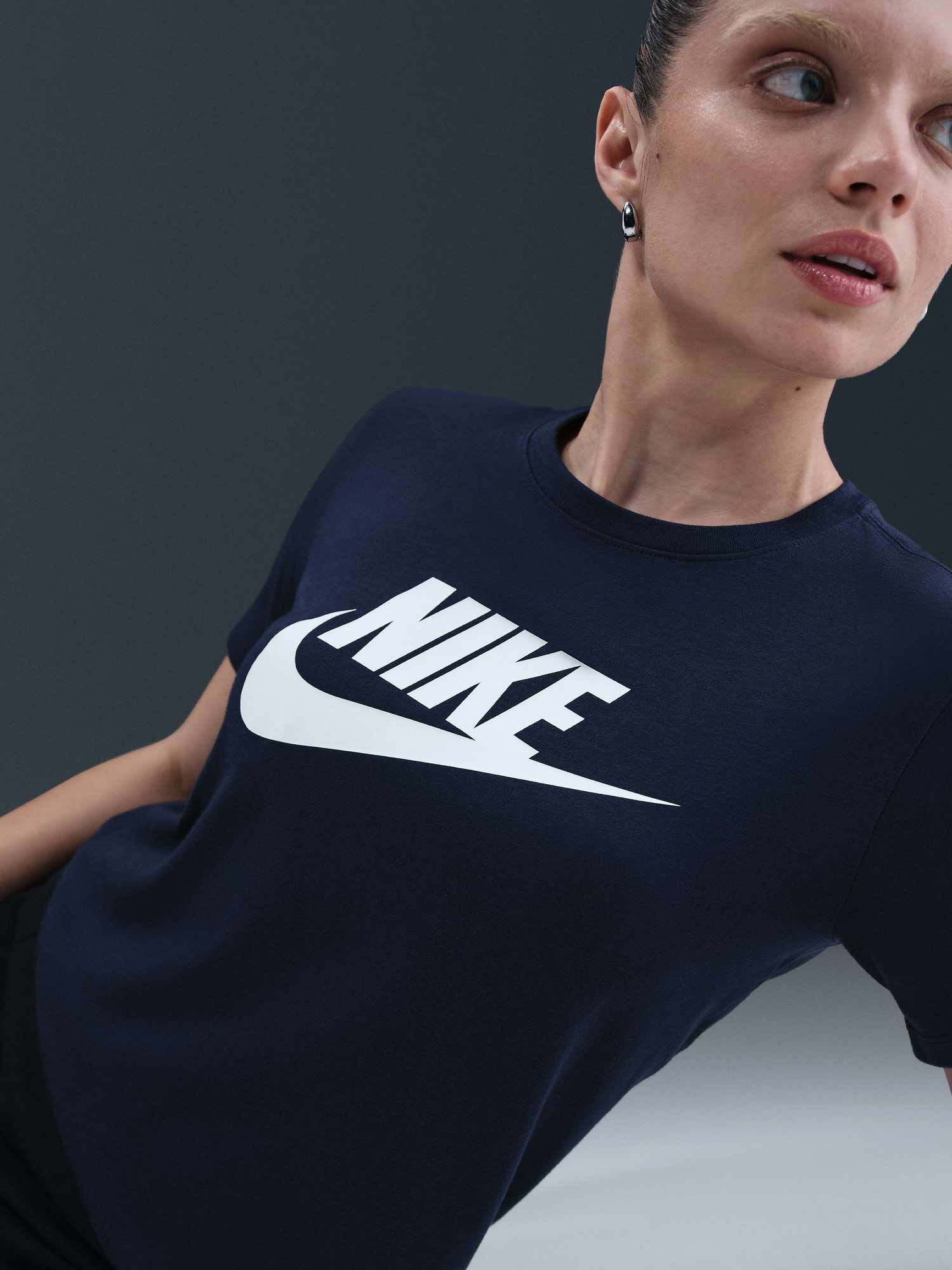 NIKE Тениска W NSW CLUB SS TEE ICN FTRA